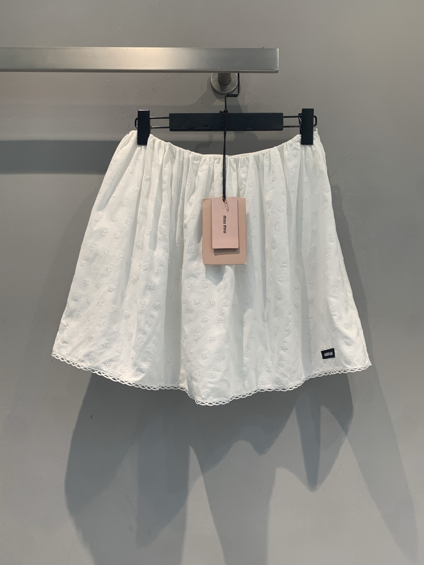 NO:876396,The new model is shipping. The original developed Miumi* new spring and summer fashionable and versatile embroidered hollow lace skirt, light and breathable fabric + exquisite small flower hollows, romantic and smart!  The high-waisted A-line version modifies the waistline, and the lace at the skirt is super detailed. A must-have for spring and summer, pair it with a black short-sleeved or light-colored top to easily create a gentle atmosphere ~ Suitable for daily outings, dates, and vacations, comfortable and fashionable, and easy to create a variety of styles!  Size SML,,miumiu,skirts,T-shirt,19860909新款出货啦 原版开发 Miumi*春夏新款时髦百搭刺绣镂空花边半身裙,轻薄透气面料+精致小花镂空,浪漫又灵动！高腰A字版型,修饰腰线,裙摆蕾丝花边超有细节感.春夏穿搭必备,搭配黑色短袖或浅色上衣,轻松get温柔氛围感～日常出街、约会、度假都很适合,舒适又时髦,轻松打造多种风格！码数SML,,miumiu,skirts,T-shirt,,Women's clothing