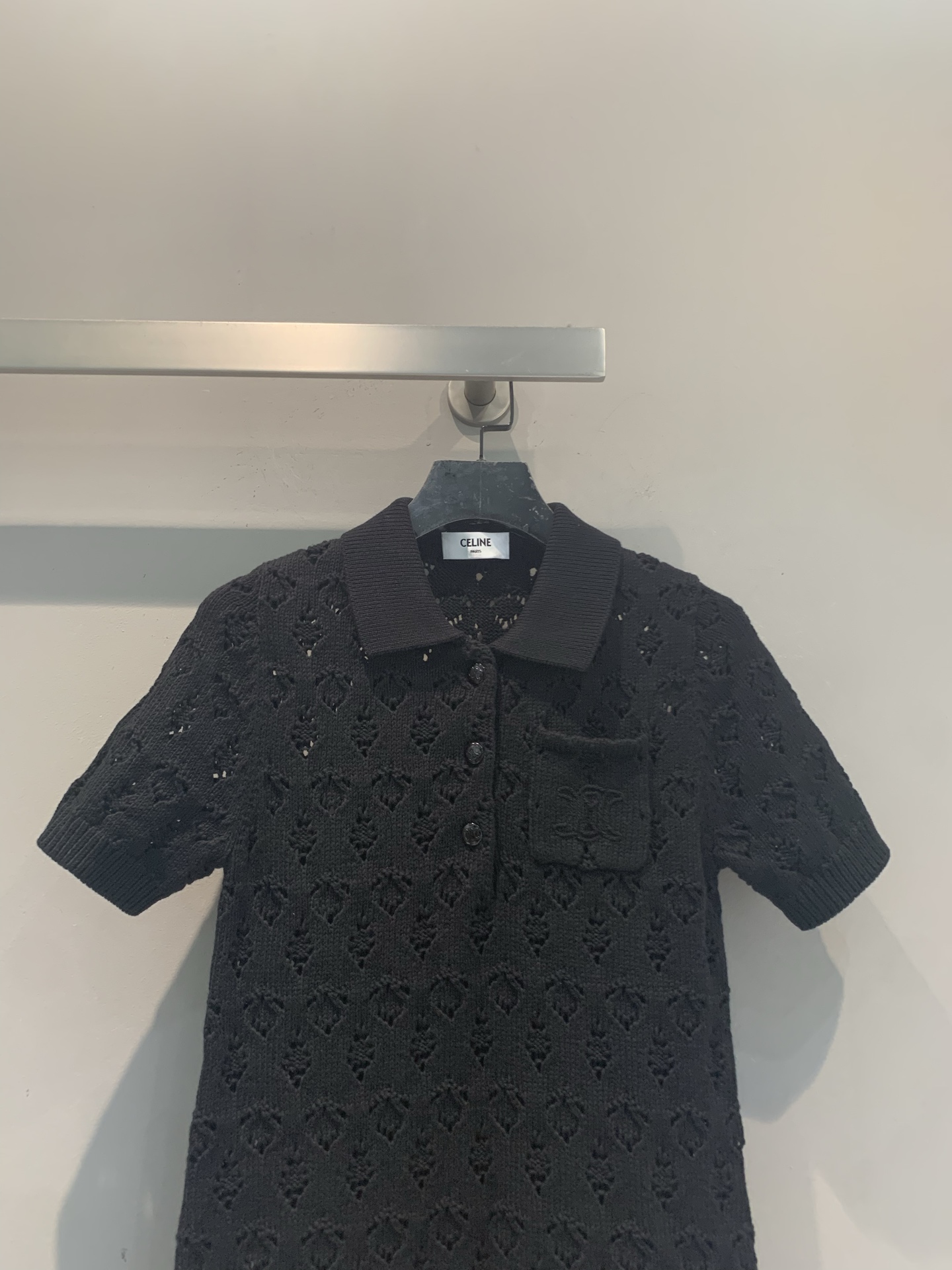 新款🆕 原版开发 Celin*春夏新款时髦复古镂空针织连衣裙，Polo领+短袖设计，简约优雅又有细节感✨