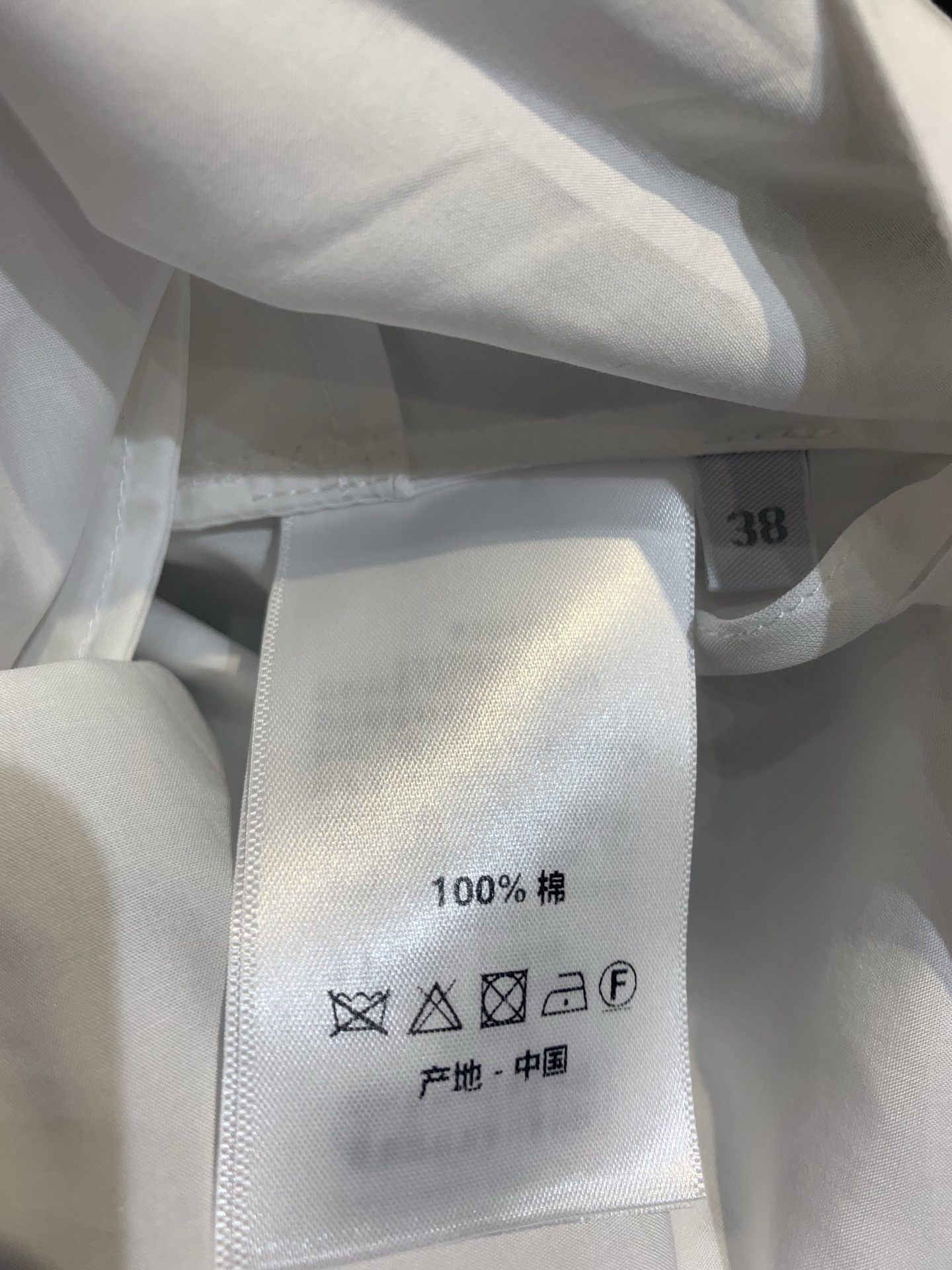 新款🔥出货啦📢 原版开发 CD春夏新款时髦复古蝴蝶结印花半身裙，白色底布配蓝色蝴蝶结印花，清新优雅超有气