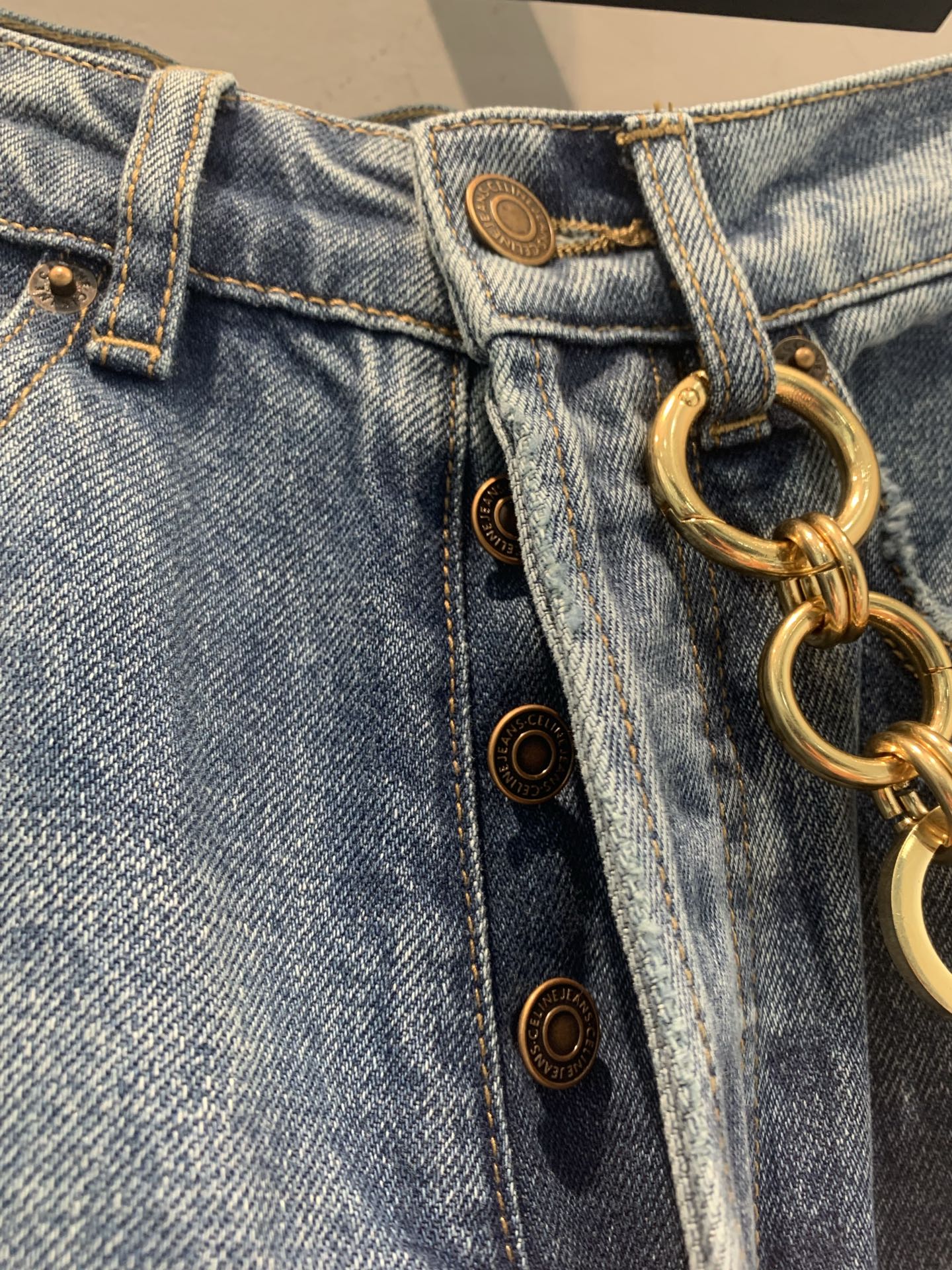 新款🆕 原版开发 Celin*春夏新款时髦百搭凯旋门链条高腰直筒牛仔裤，经典浅蓝水洗丹宁，复古男友风廓形