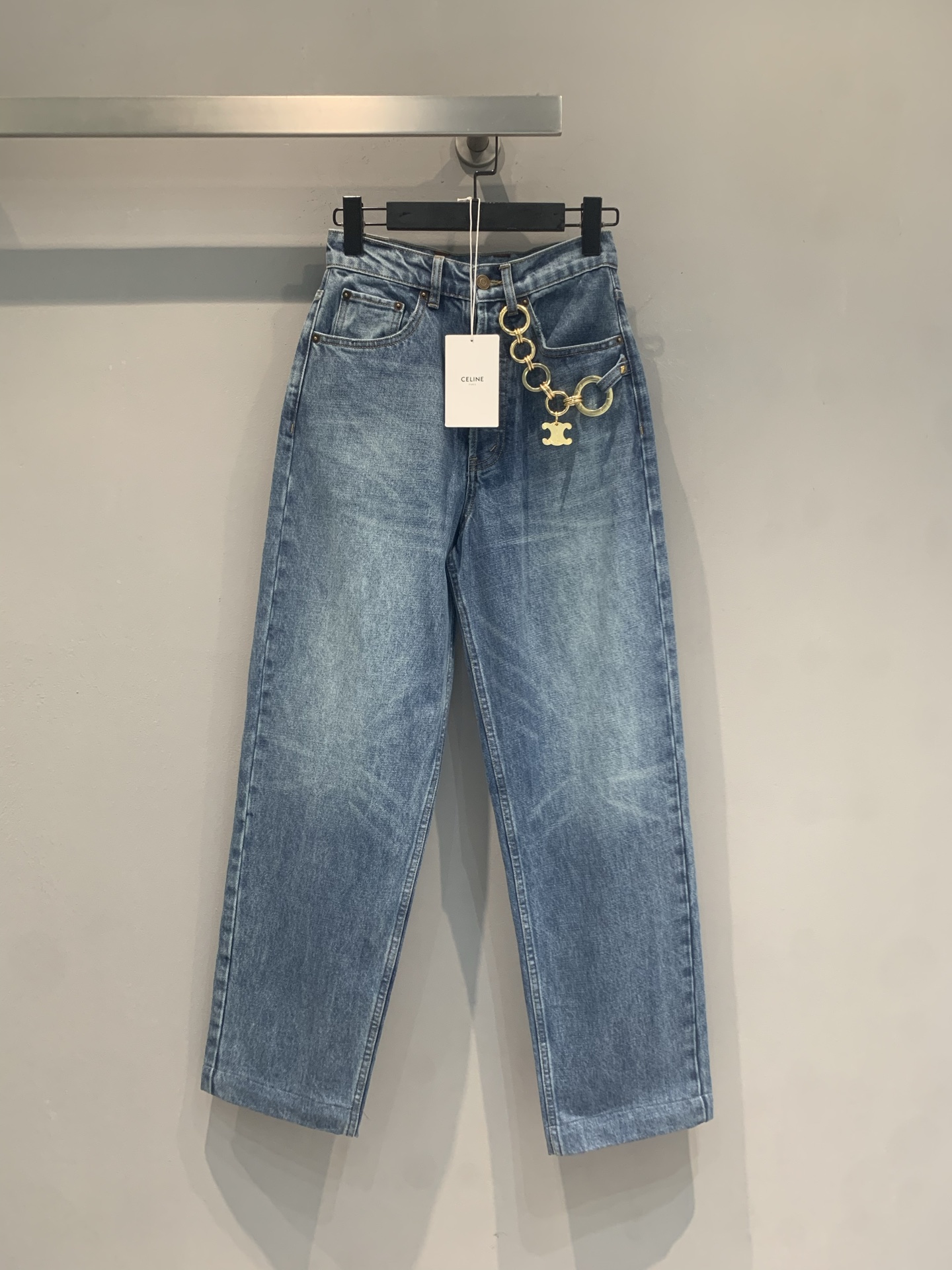 新款🆕 原版开发 Celin*春夏新款时髦百搭凯旋门链条高腰直筒牛仔裤，经典浅蓝水洗丹宁，复古男友风廓形