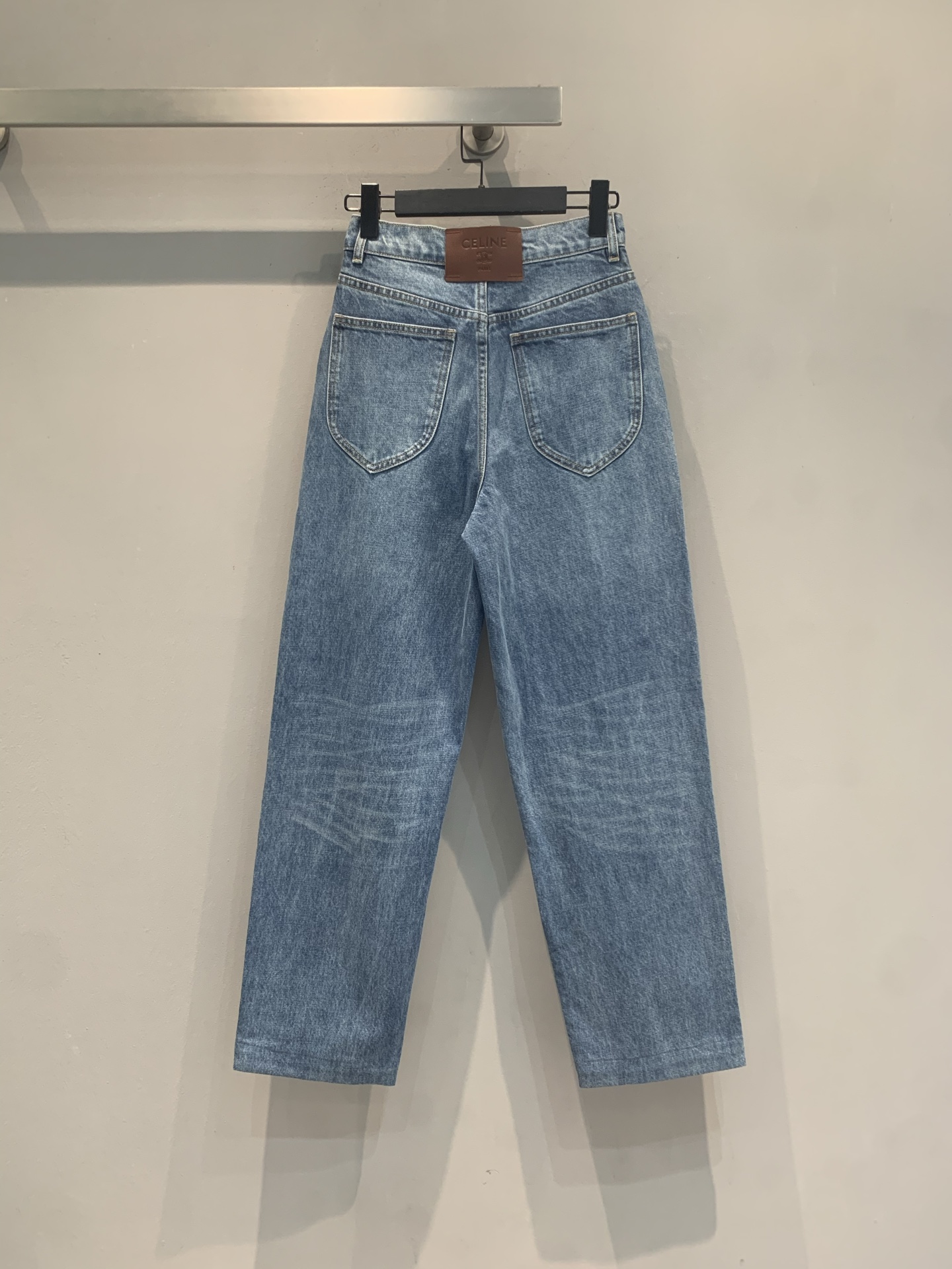 新款🆕 原版开发 Celin*春夏新款时髦百搭凯旋门链条高腰直筒牛仔裤，经典浅蓝水洗丹宁，复古男友风廓形