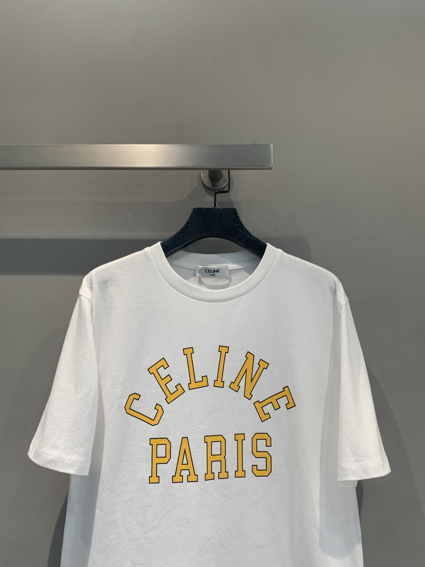 新款🆕 原版开发 Celin*春夏新款时髦百搭弧形字体短袖T恤，正面“CELINE PARIS”超有辨识