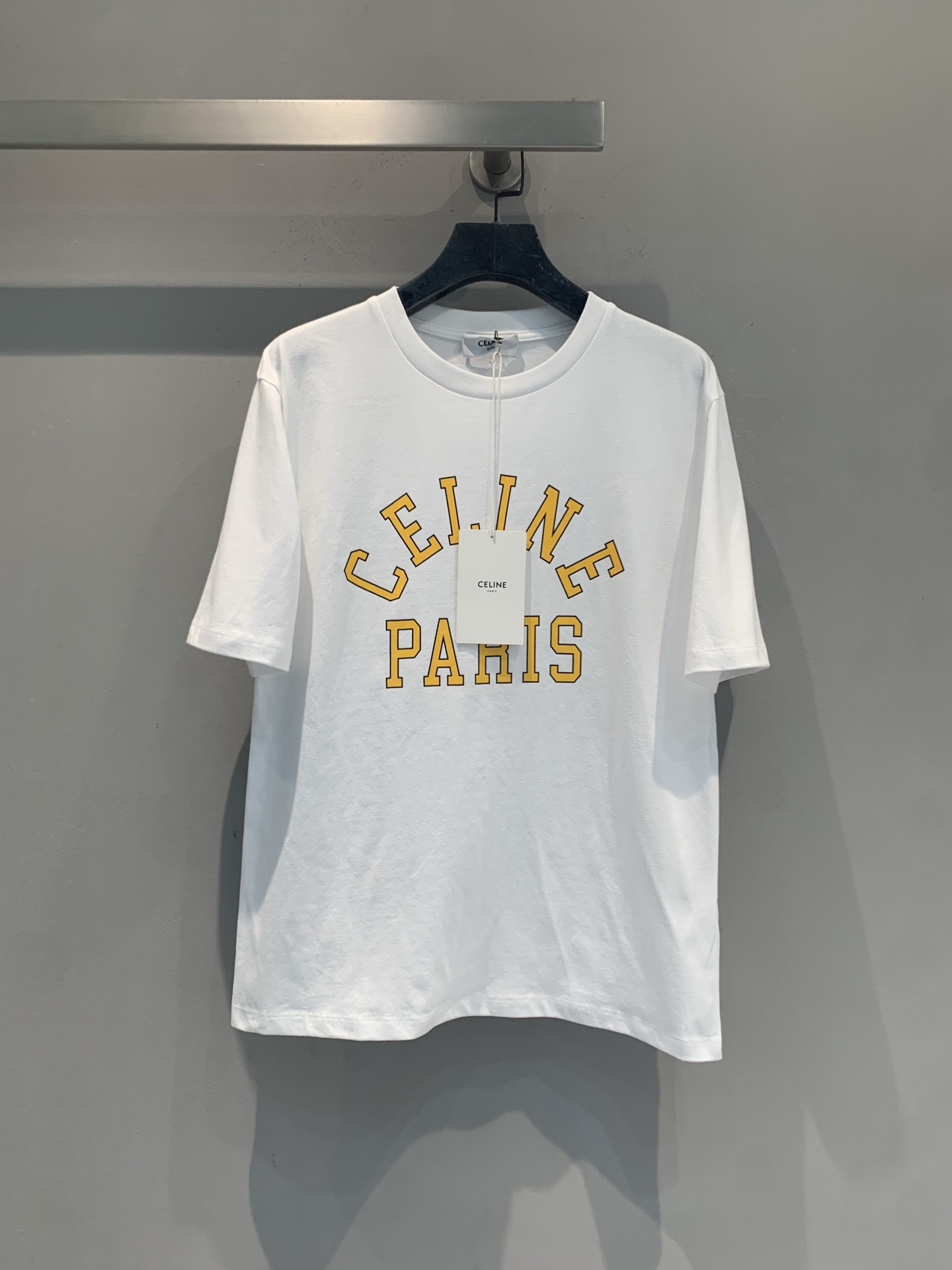 新款🆕 原版开发 Celin*春夏新款时髦百搭弧形字体短袖T恤，正面“CELINE PARIS”超有辨识