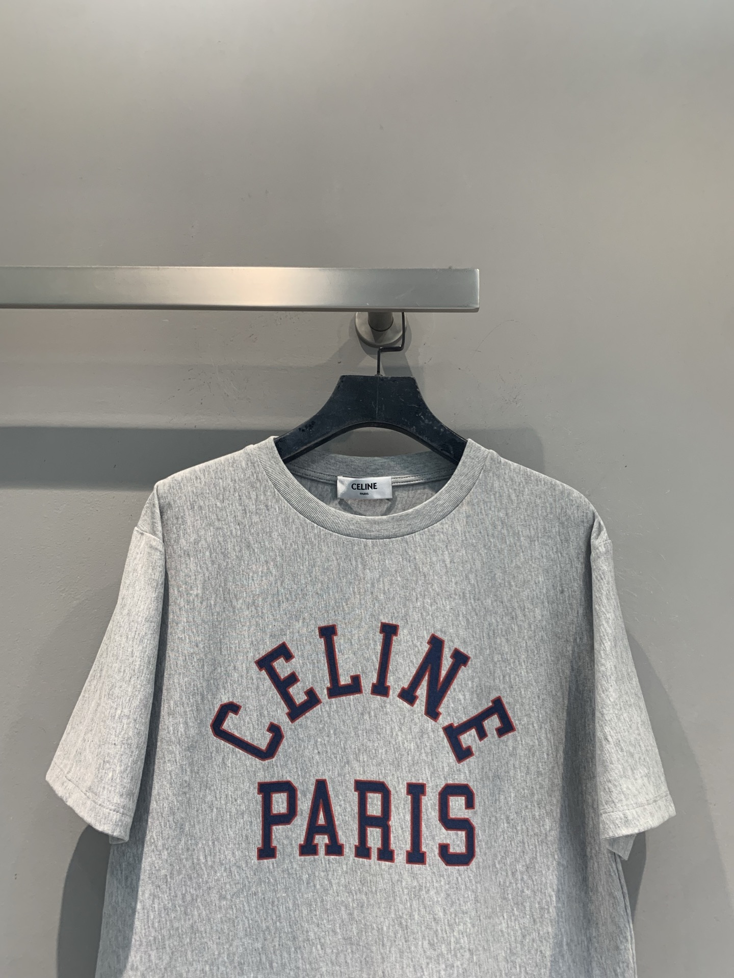 新款🆕 原版开发 Celin*春夏新款时髦百搭弧形字体短袖T恤，正面“CELINE PARIS”超有辨识