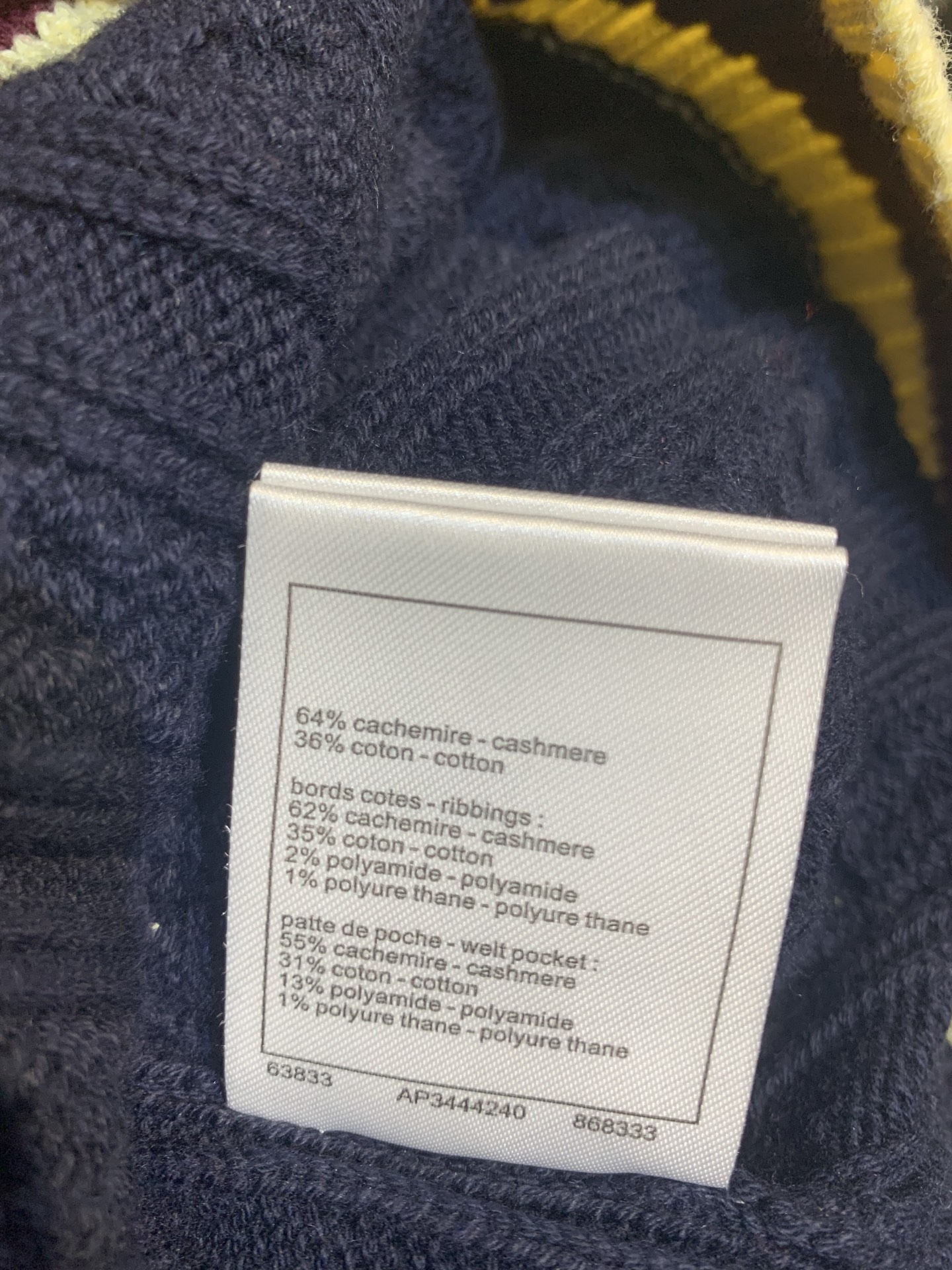 新款🆕 原版开发 C家早秋新款时髦复古学院风撞色针织马甲，藏蓝主色+酒红米黄条纹，复古又活力满满！V领设