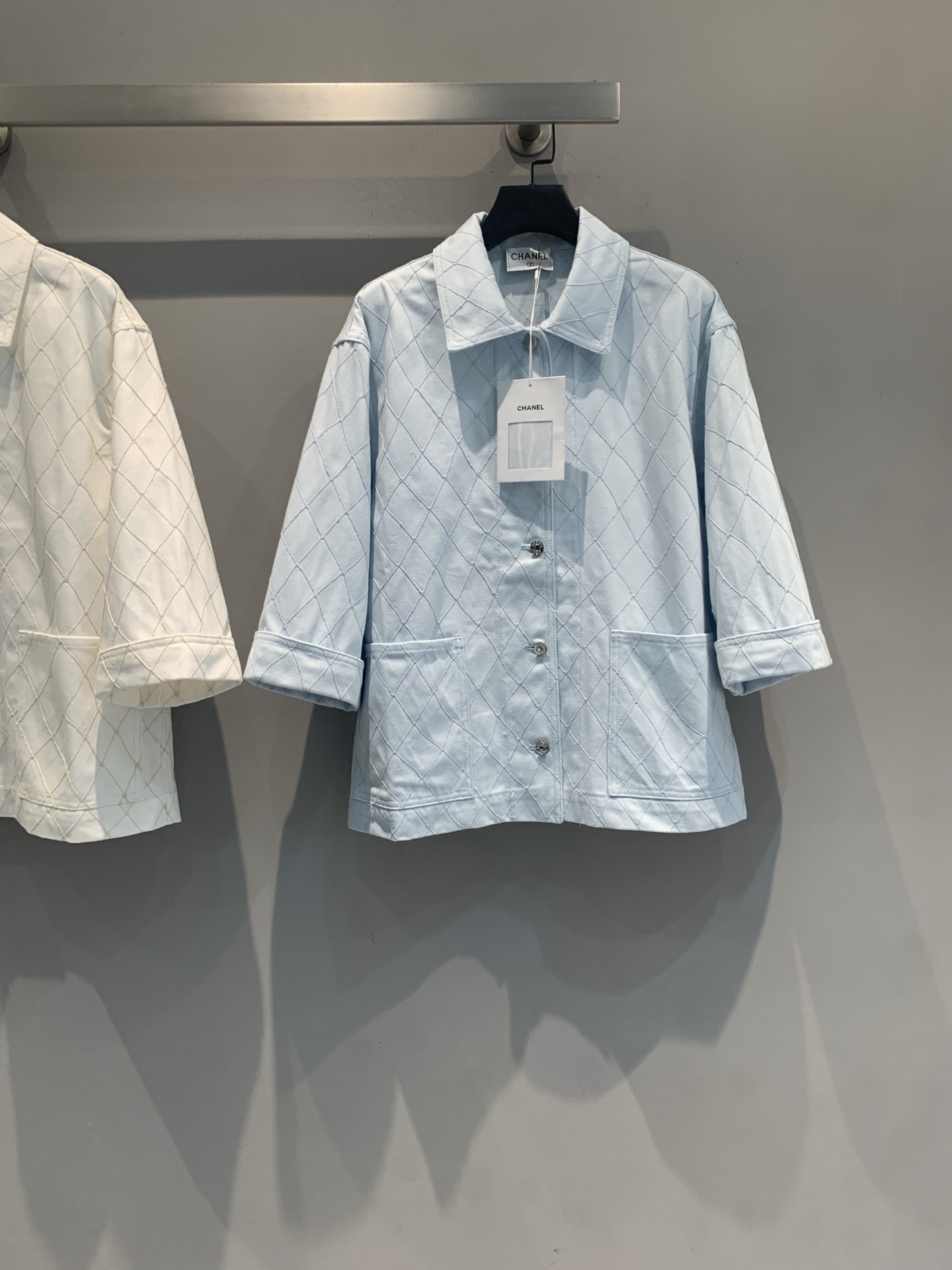 新款🆕 原版开发 C家26春夏新款时髦百搭 Coco Beach牛仔外套，浅蓝牛仔+菱格纹，清新又有辨识