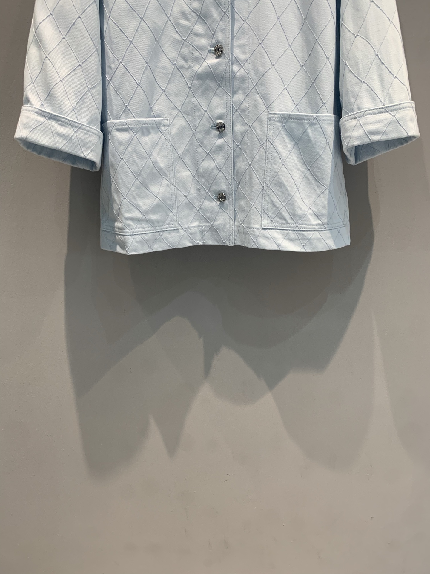 新款🆕 原版开发 C家26春夏新款时髦百搭 Coco Beach牛仔外套，浅蓝牛仔+菱格纹，清新又有辨识