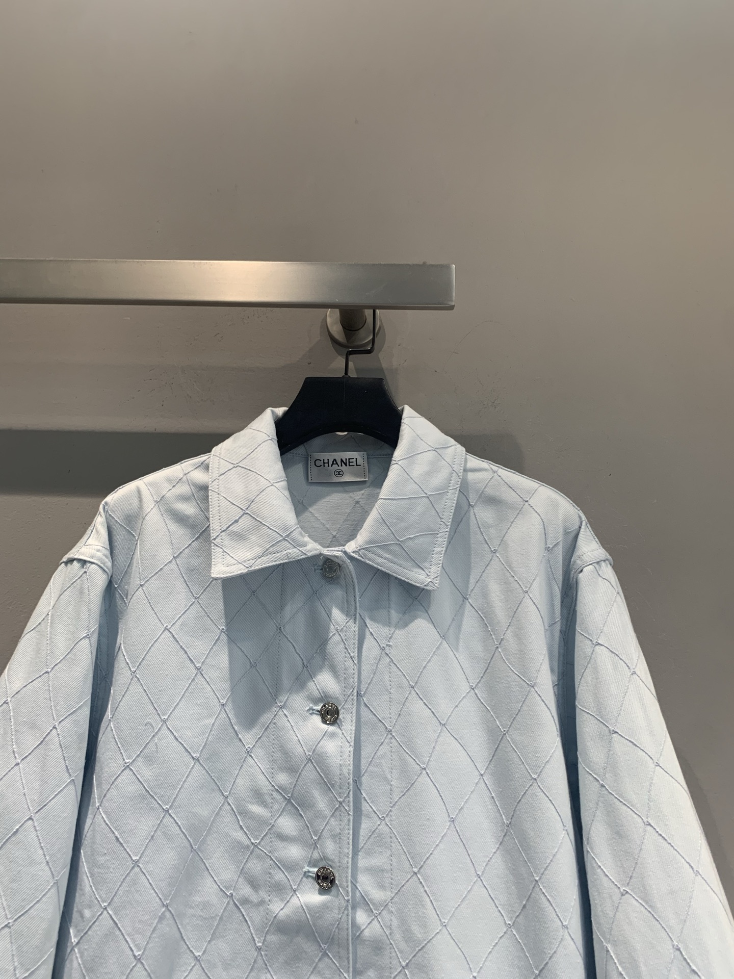 新款🆕 原版开发 C家26春夏新款时髦百搭 Coco Beach牛仔外套，浅蓝牛仔+菱格纹，清新又有辨识