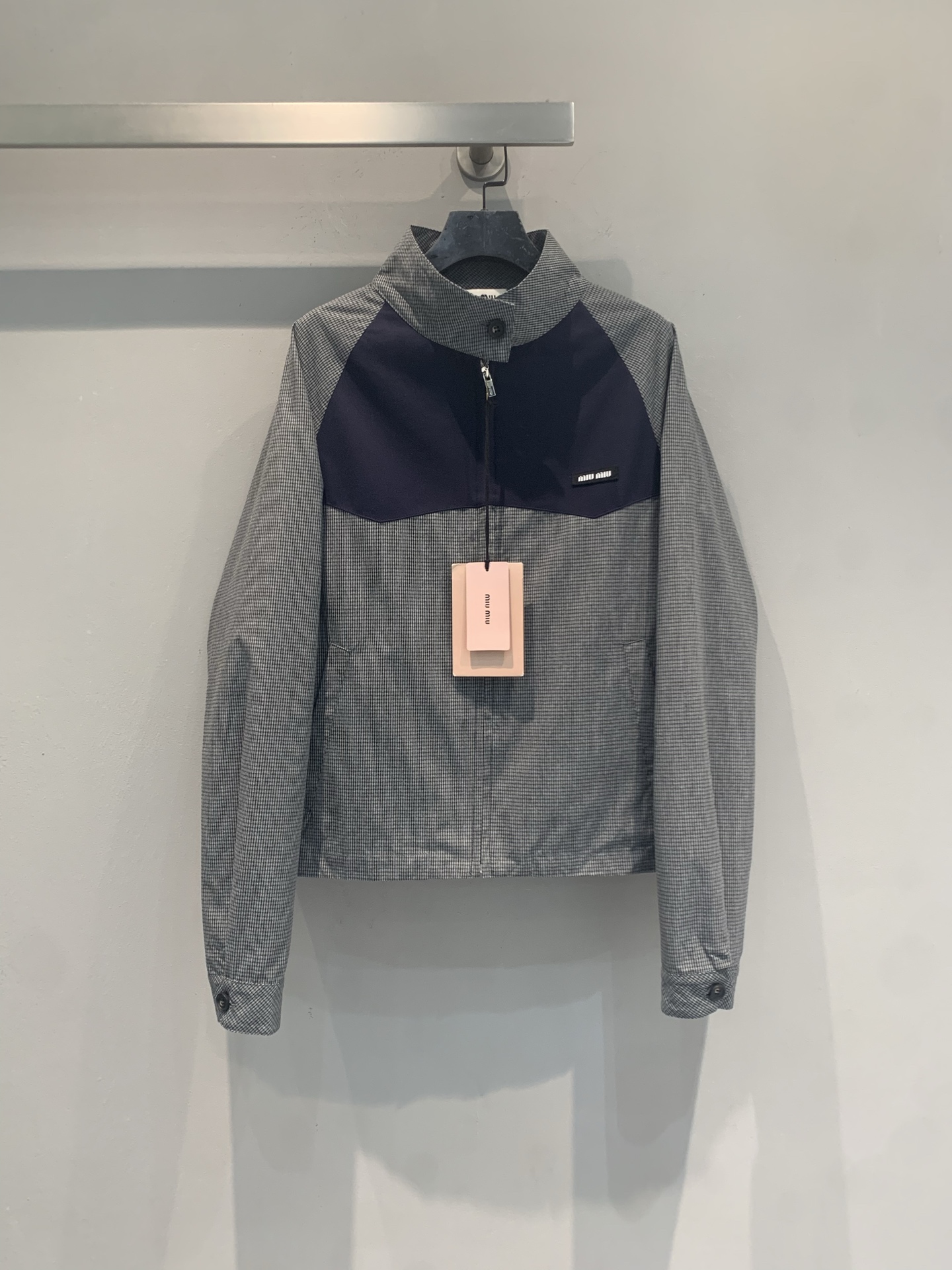 新款🆕 原版开发 Miumi*早秋新款时髦复古 L'Été系列夹克，绵混纺+藏青灯芯绒拼接，复古又现代！