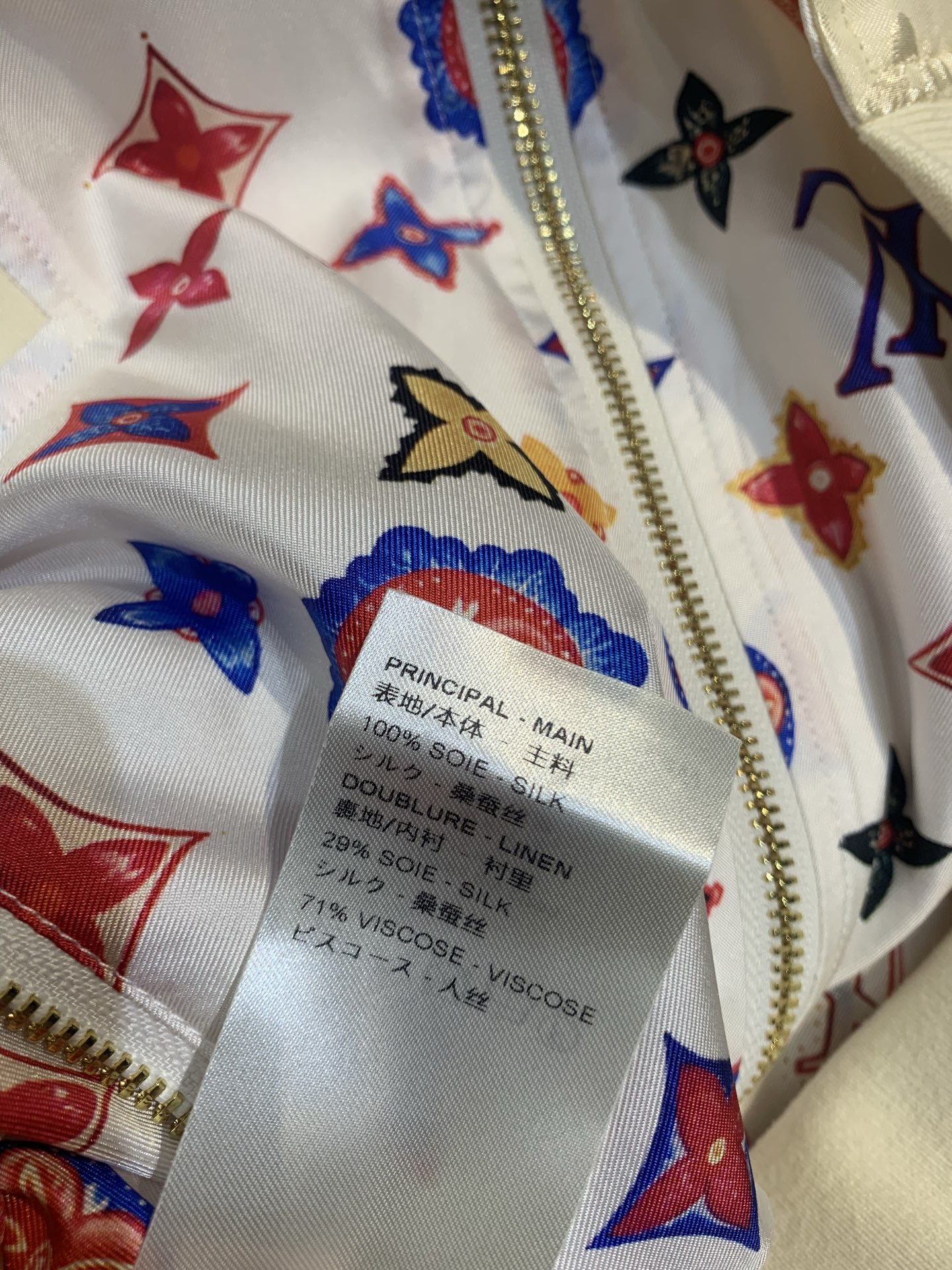 🆕🆕🆕特价650 剩36 L家白三彩老花真丝棒球夹克，奶白底配红蓝金撞色老花，复古又元气！轻薄尼龙材质，