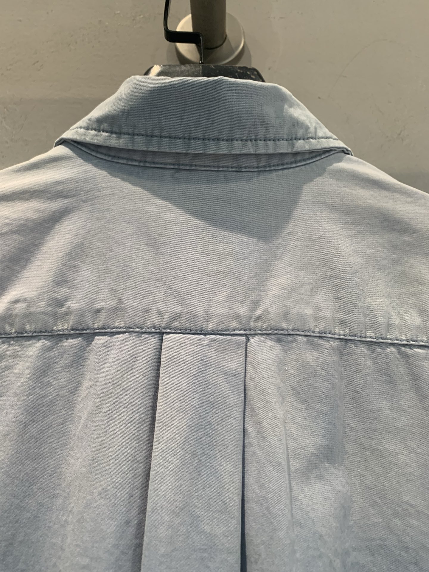 新款🆕 原版开发 Miumi*春夏新款时髦复古渐变色牛仔衬衫，采用高品质牛仔布，柔软又透气，日常穿着超舒