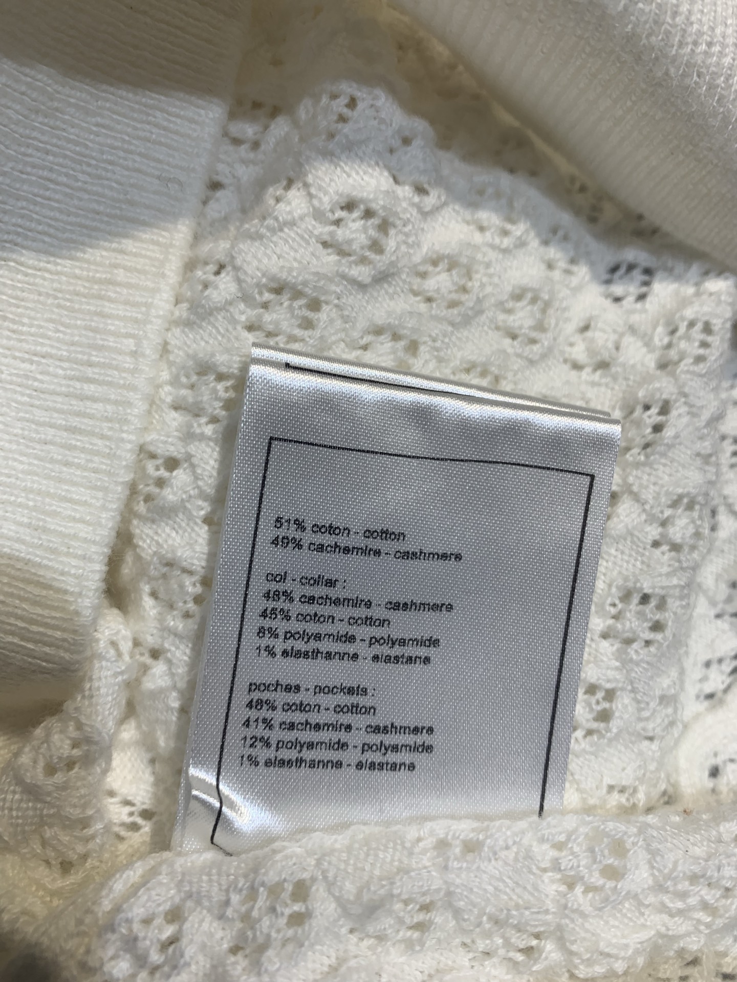 🔥🔥🔥特价 原版开发 C家26P春夏系列镂空针织Polo衫，奶白色底+红棕撞色滚边，复古又精致✨。蜂窝状