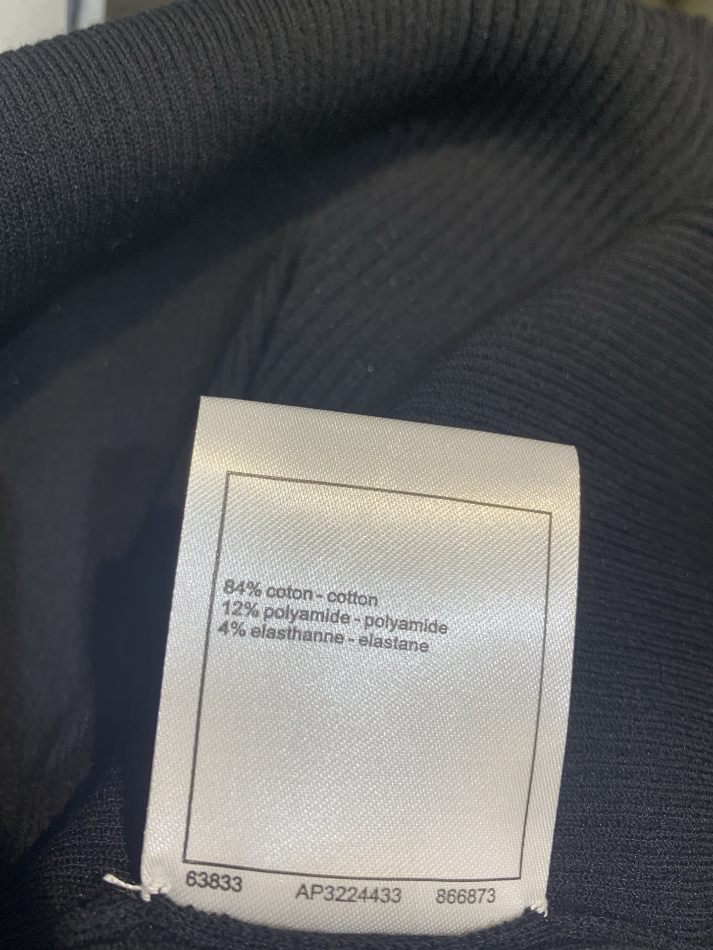 🔥🔥🔥特价 原版开发 C家26C黑色针织背心，柔软亲肤面料，穿着超舒适！胸前低调爱心刺绣，细节满分✨。无