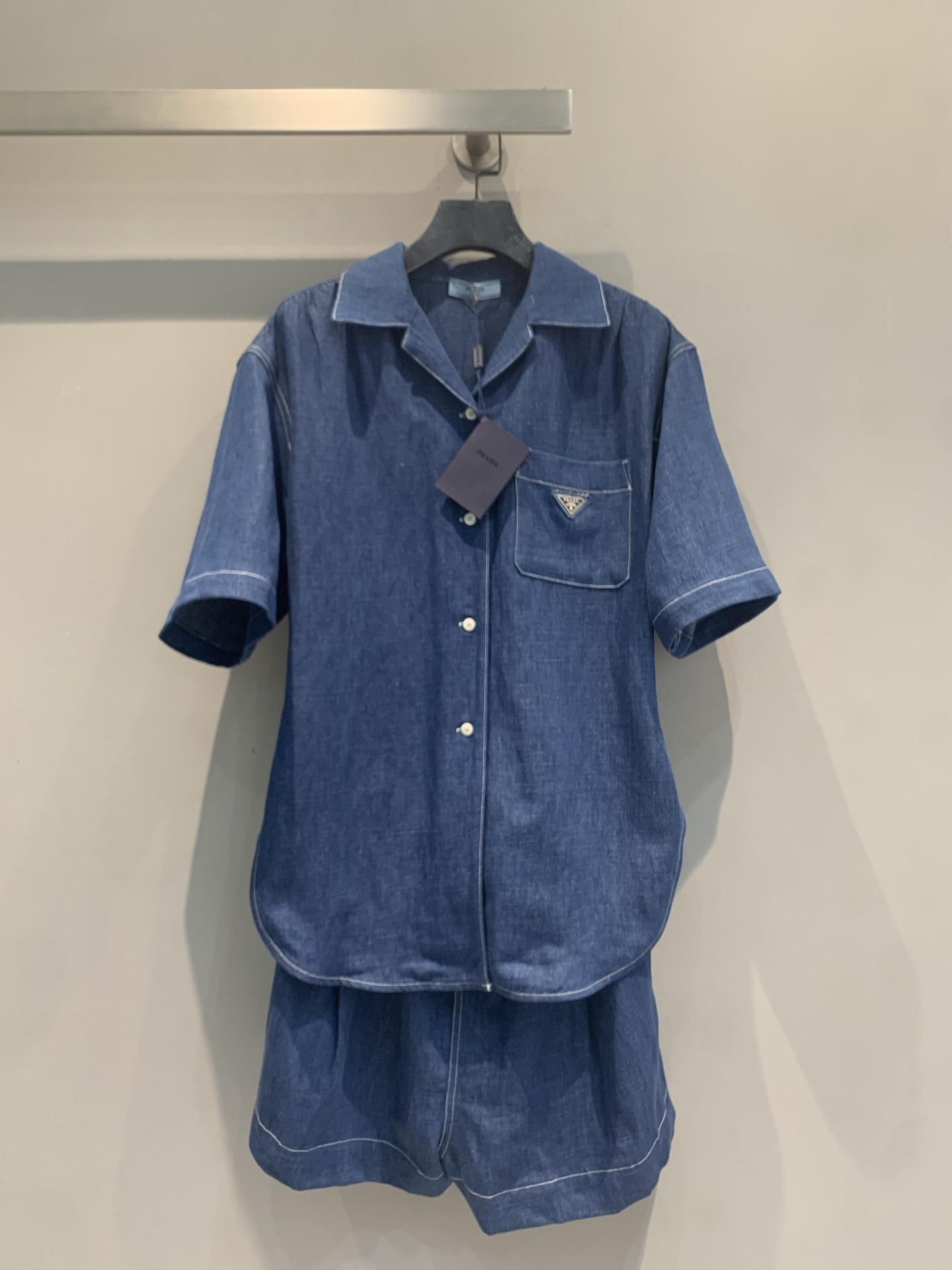 新款🆕 原版开发 Prad*春夏新款时髦复古假两件牛仔连体短裤，采用轻薄透气棉质面料，夏天穿超舒服！宽松