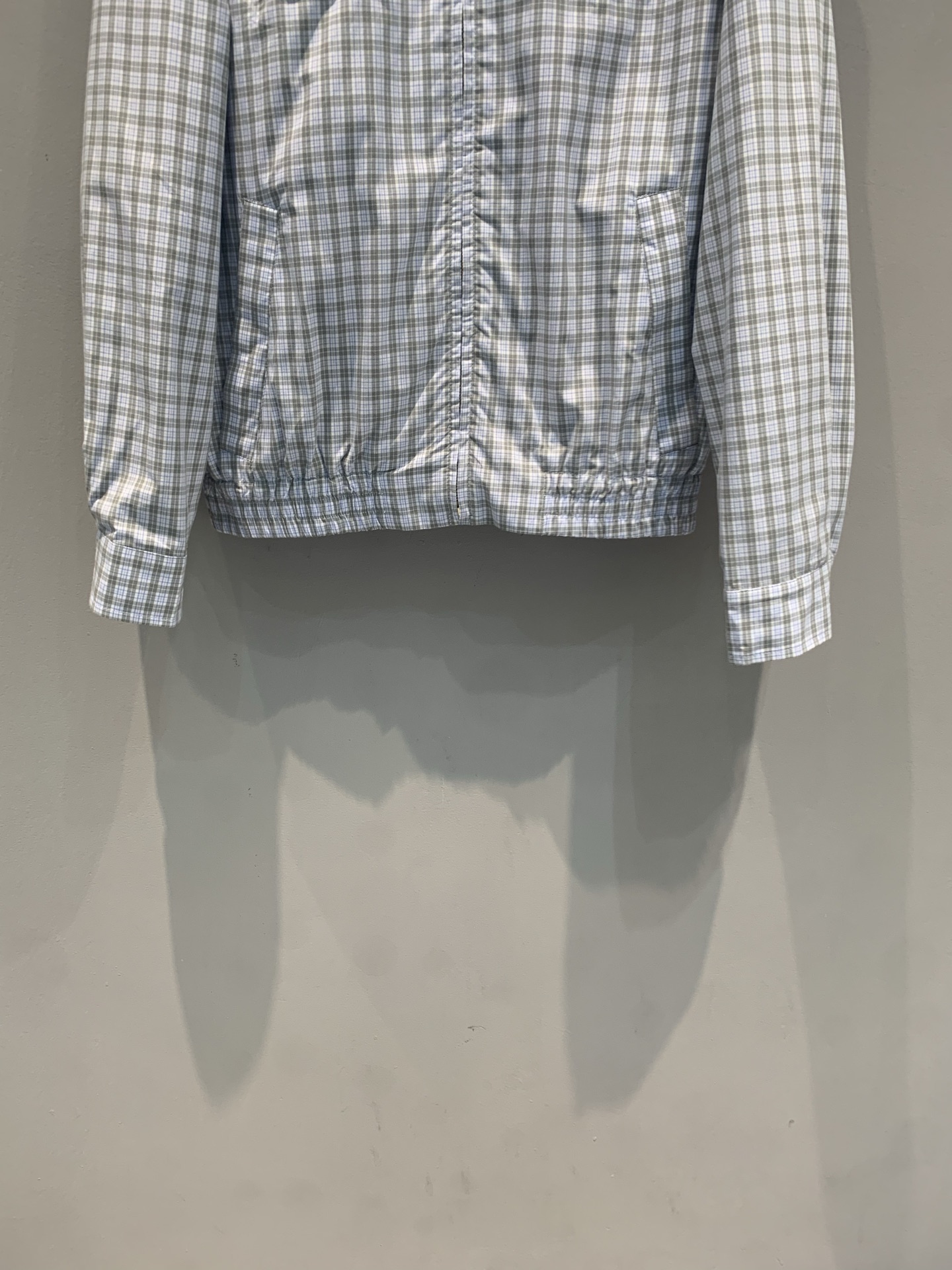 新款🆕 原版开发 Miumi*春夏新款时髦百搭立领蓝白格纹外套，棉混纺材质，柔软又挺括，穿着超舒适！微哑