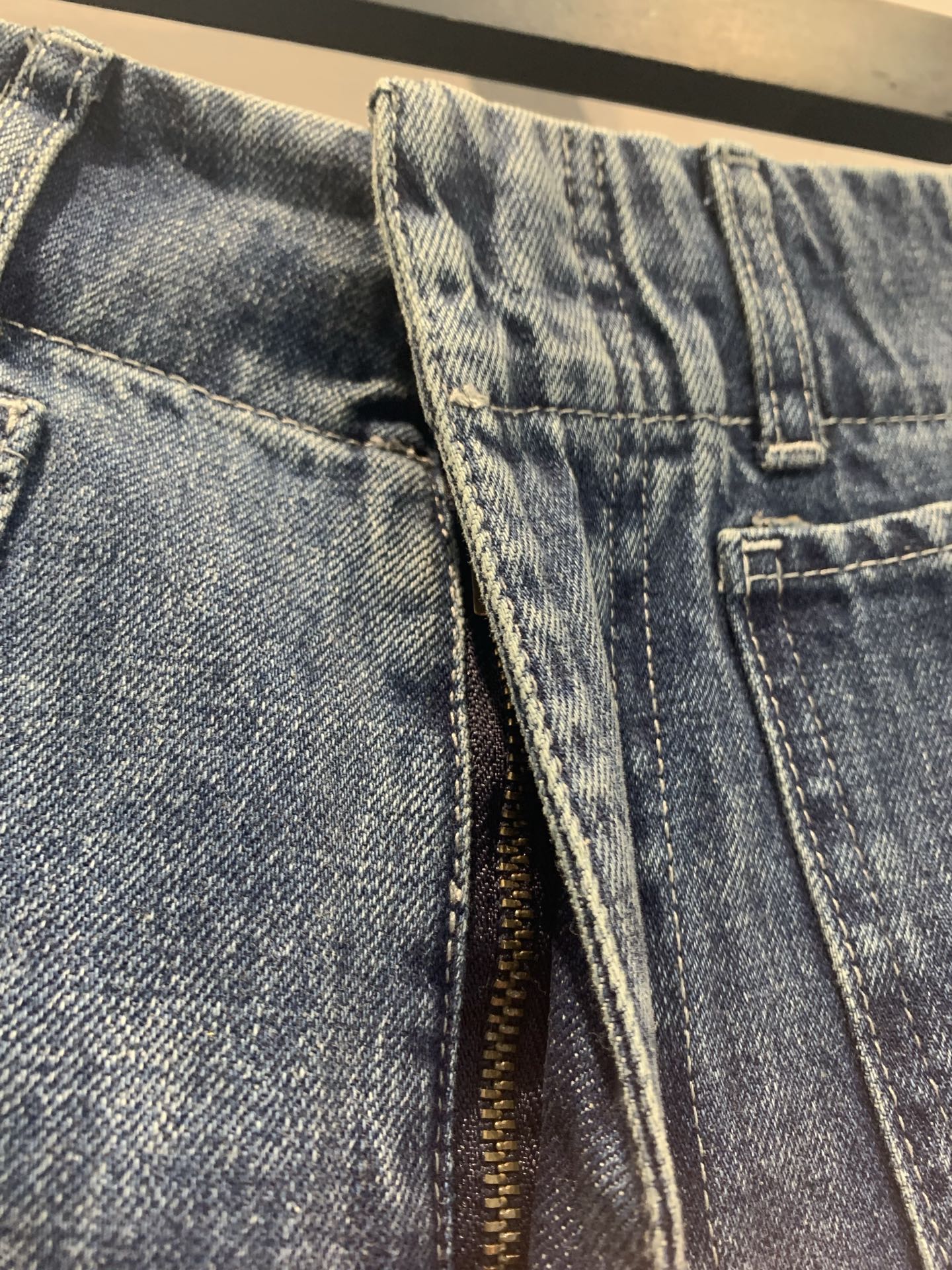 新款🆕 原版开发 Celin*春夏新款时髦复古风微喇牛仔裤，经典蓝色水洗面料，柔软有弹性，穿着超舒适！高