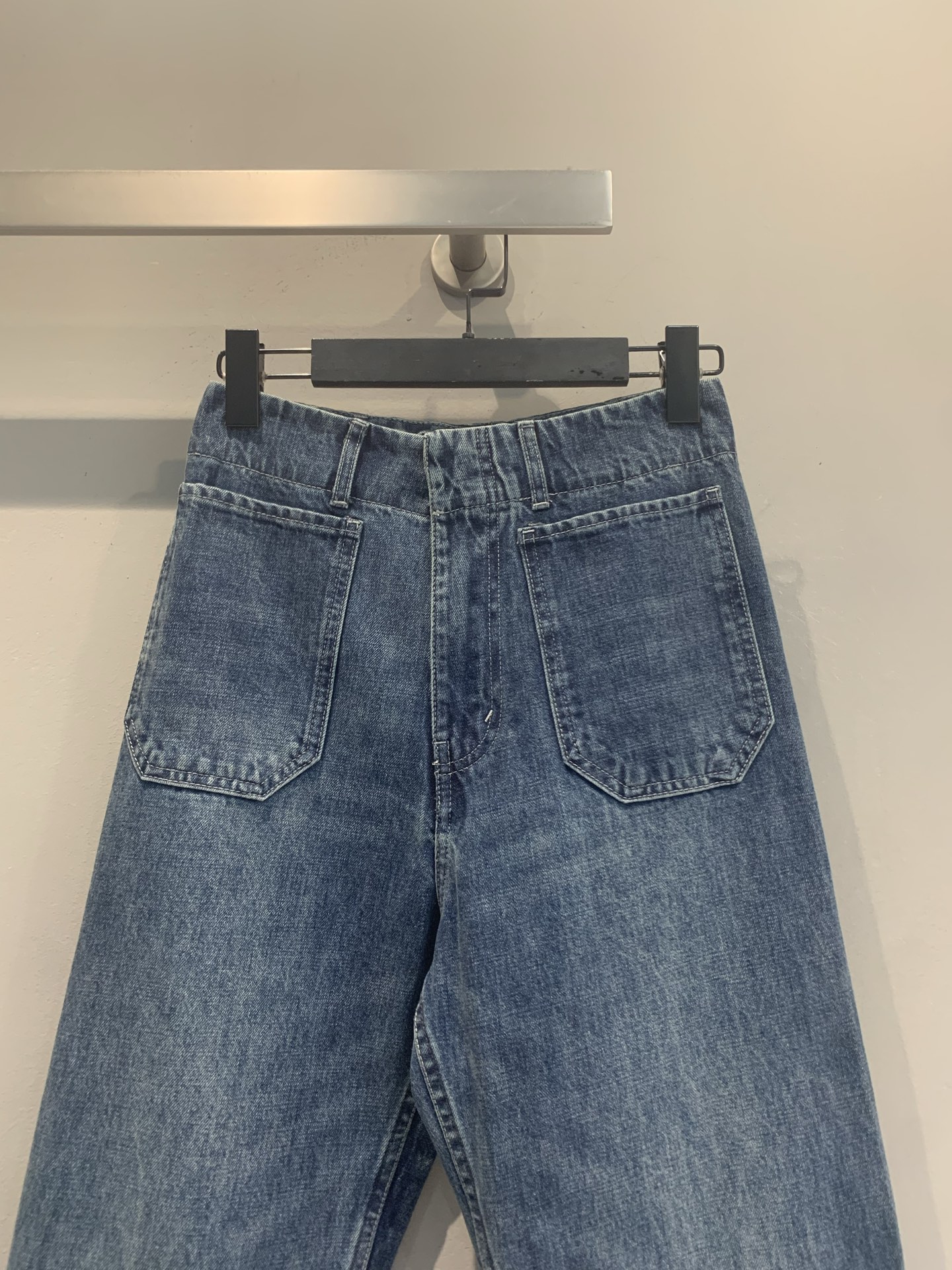 新款🆕 原版开发 Celin*春夏新款时髦复古风微喇牛仔裤，经典蓝色水洗面料，柔软有弹性，穿着超舒适！高