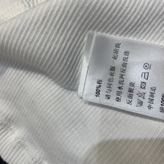 新款🆕 原版开发 Celin*春夏新款时髦百搭凯旋门logo针织背心,采用柔软针织面料,透气又舒适,夏天 新款🆕 原版开发 Celin*春夏新款时髦百搭凯旋门logo针织背心,采用柔软针织面料,透气又舒适,夏天