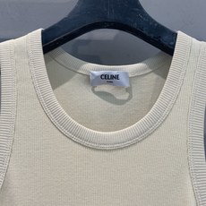 新款🆕 原版开发 Celin*春夏新款时髦百搭凯旋门logo针织背心,采用柔软针织面料,透气又舒适,夏天 新款🆕 原版开发 Celin*春夏新款时髦百搭凯旋门logo针织背心,采用柔软针织面料,透气又舒适,夏天