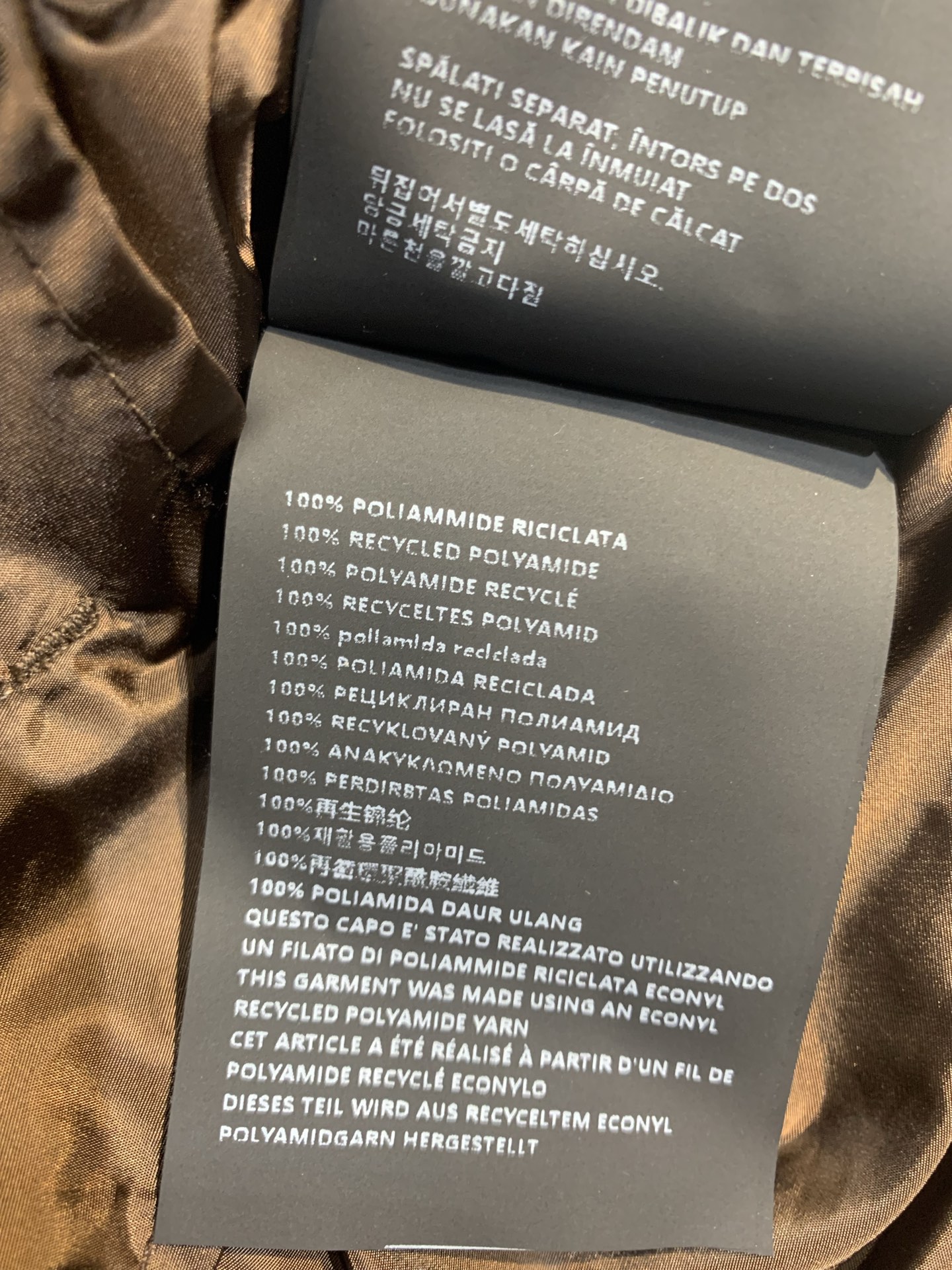 新款🆕 Prad*春夏新款时髦复古抽绳背心裙，采用轻薄尼龙面料，带自然褶皱，极简设计超有质感！无袖+抽绳