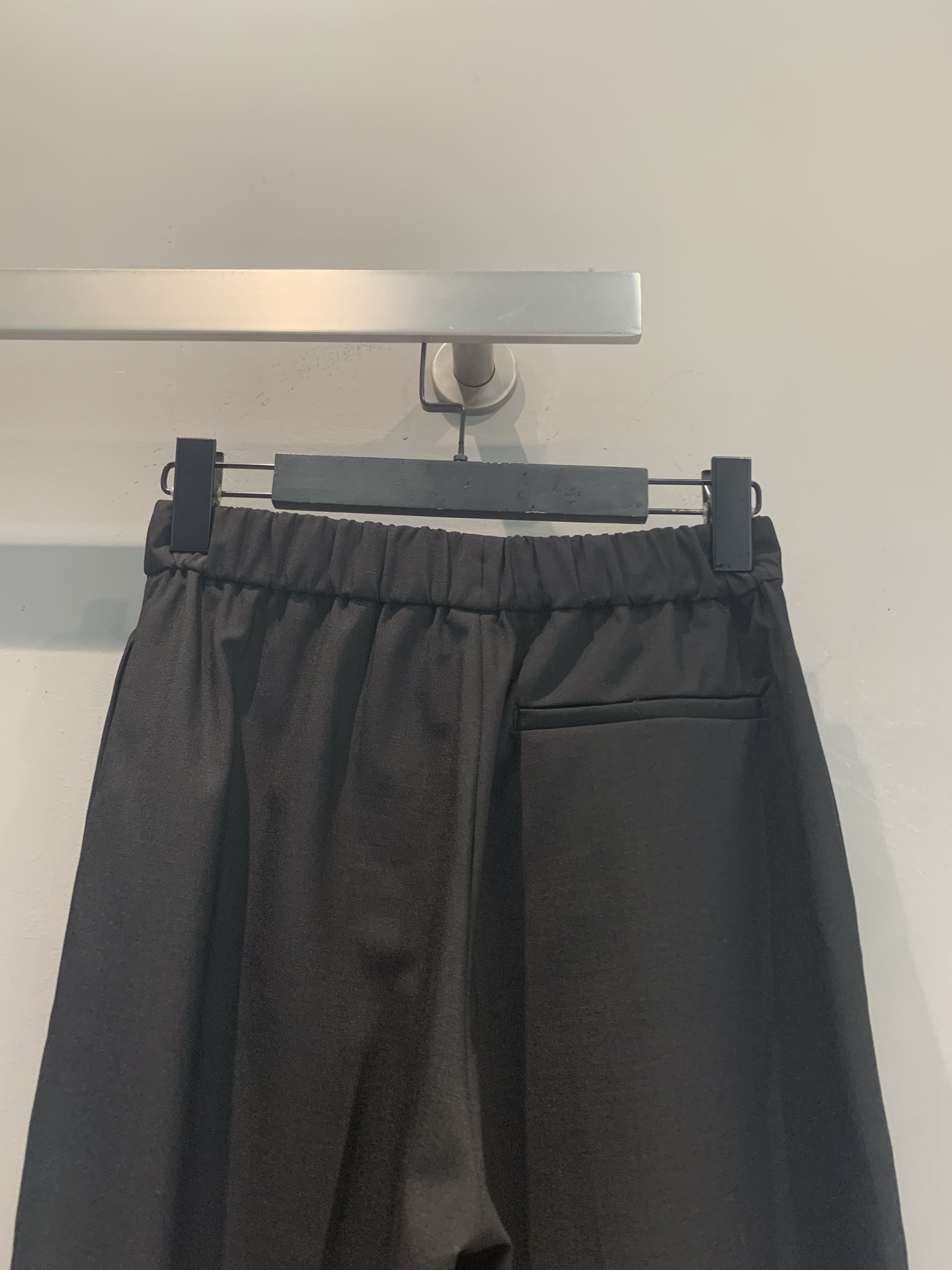 新款🆕 原版开发 Loew*早秋新款时髦百搭刺绣logo羊毛阔腿西裤，高腰设计+优质羊毛面料，垂感超赞，