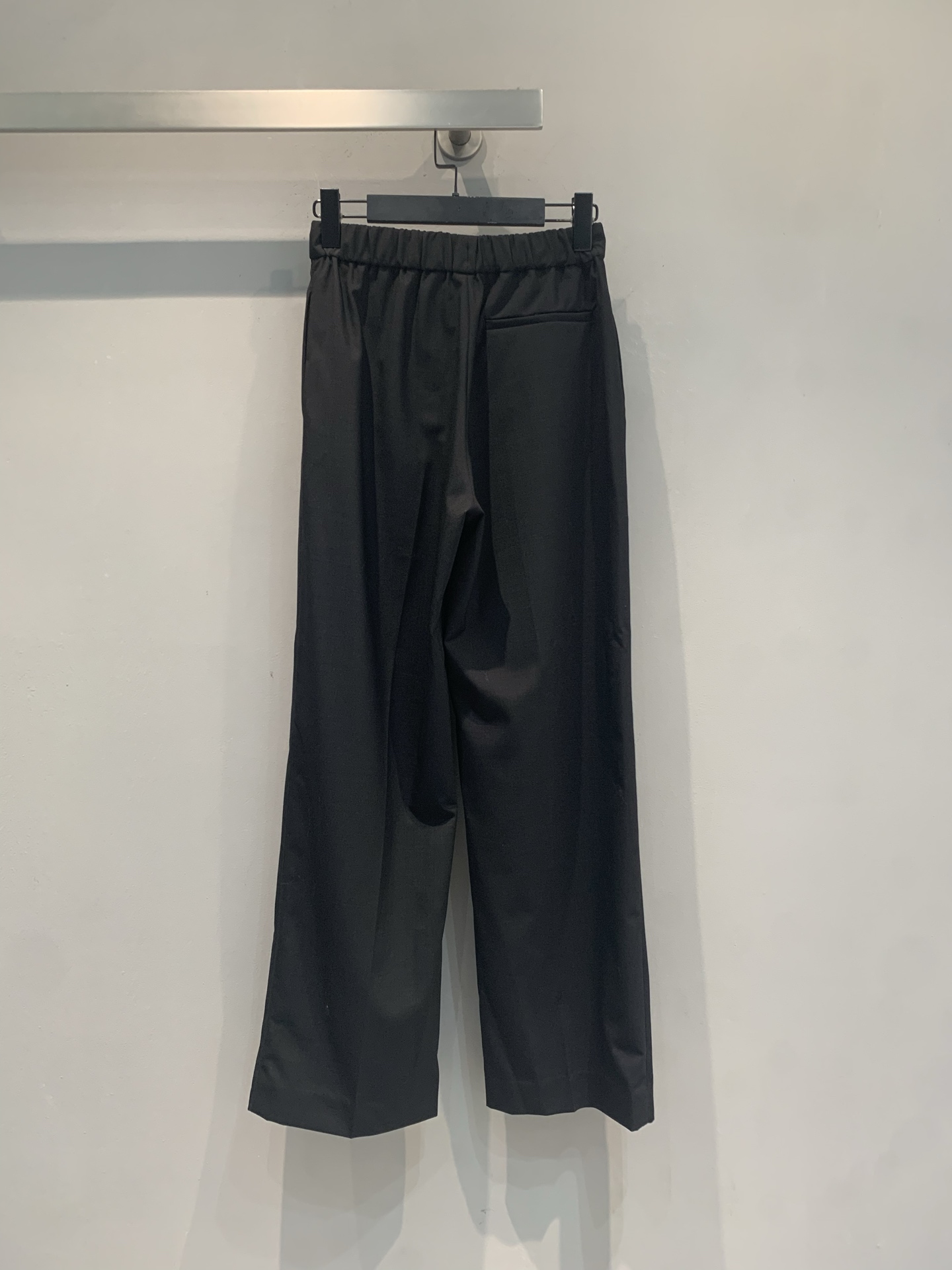 新款🆕 原版开发 Loew*早秋新款时髦百搭刺绣logo羊毛阔腿西裤，高腰设计+优质羊毛面料，垂感超赞，