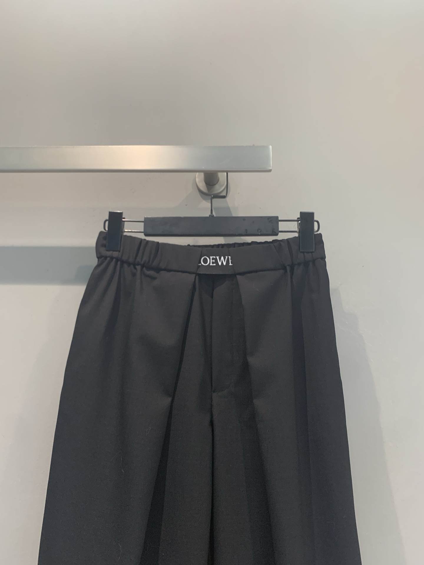 新款🆕 原版开发 Loew*早秋新款时髦百搭刺绣logo羊毛阔腿西裤，高腰设计+优质羊毛面料，垂感超赞，