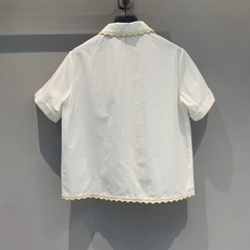 新款🆕 原版开发 Miumi*春夏新款时髦百搭金边娃娃领白衬衫,亚麻棉混纺材质,柔滑透气,奶白色调超清新 新款🆕 原版开发 Miumi*春夏新款时髦百搭金边娃娃领白衬衫,亚麻棉混纺材质,柔滑透气,奶白色调超清新
