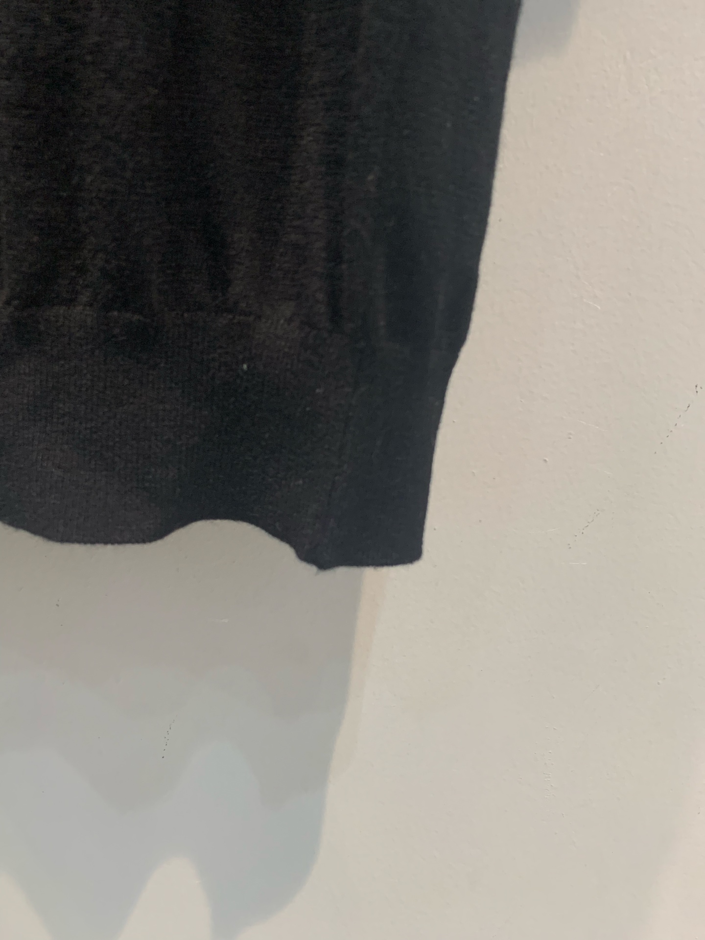 新款🆕 原版开发 Loew*早秋新款时髦百搭刺绣logo黑色针织短袖，100%纯羊毛，软糯亲肤又透气，春