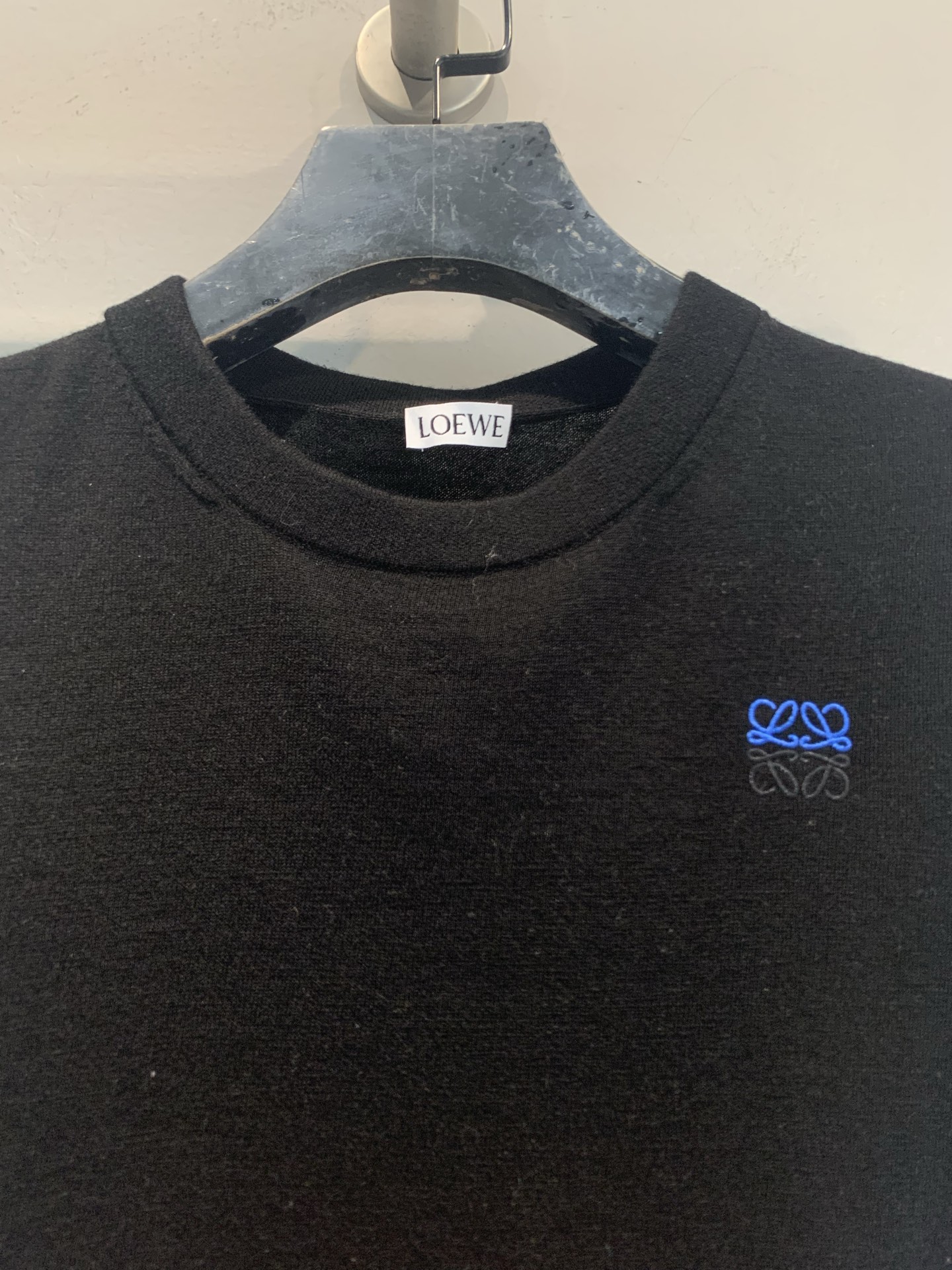 新款🆕 原版开发 Loew*早秋新款时髦百搭刺绣logo黑色针织短袖，100%纯羊毛，软糯亲肤又透气，春