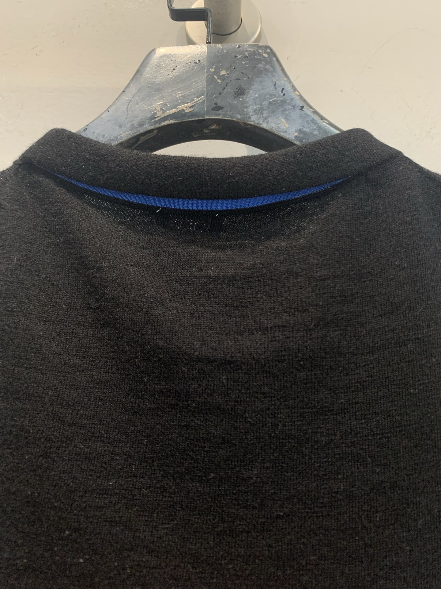 新款🆕 原版开发 Loew*早秋新款时髦百搭刺绣logo黑色针织短袖，100%纯羊毛，软糯亲肤又透气，春