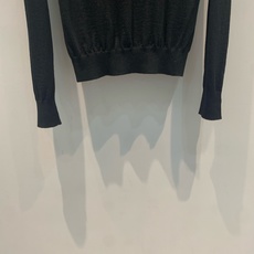 新款🆕 原版开发 Loew*早秋新款时髦百搭一字肩黑色针织衫,100%纯羊毛,软糯亲肤又透气,春夏穿超舒 新款🆕 原版开发 Loew*早秋新款时髦百搭一字肩黑色针织衫,100%纯羊毛,软糯亲肤又透气,春夏穿超舒