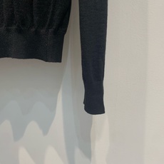 新款🆕 原版开发 Loew*早秋新款时髦百搭一字肩黑色针织衫,100%纯羊毛,软糯亲肤又透气,春夏穿超舒 新款🆕 原版开发 Loew*早秋新款时髦百搭一字肩黑色针织衫,100%纯羊毛,软糯亲肤又透气,春夏穿超舒
