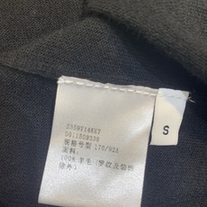新款🆕 原版开发 Loew*早秋新款时髦百搭一字肩黑色针织衫,100%纯羊毛,软糯亲肤又透气,春夏穿超舒 新款🆕 原版开发 Loew*早秋新款时髦百搭一字肩黑色针织衫,100%纯羊毛,软糯亲肤又透气,春夏穿超舒