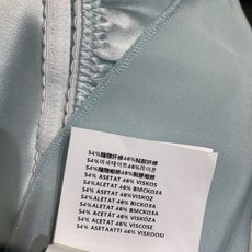 新款🆕 原版开发 Miumi*春夏新款时髦复古醋酸吊带裙套装。吊带上衣+高腰半身裙,轻薄柔软面料,垂坠感 新款🆕 原版开发 Miumi*春夏新款时髦复古醋酸吊带裙套装。吊带上衣+高腰半身裙,轻薄柔软面料,垂坠感