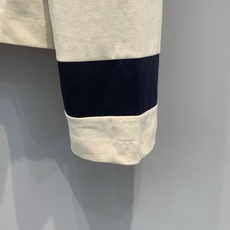 新款🆕 原版开发 Miumi*春夏新款时髦百搭黑标条纹长袖T恤,黑白宽条纹设计,简约复古又时髦✨。柔软棉 新款🆕 原版开发 Miumi*春夏新款时髦百搭黑标条纹长袖T恤,黑白宽条纹设计,简约复古又时髦✨。柔软棉