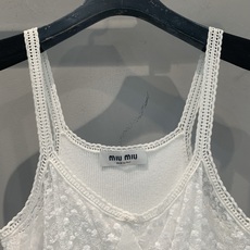 新款🆕 原版开发 Miumi*春夏新款时髦百搭白色蕾丝吊带连衣裙,法式设计风格,轻薄透气面料+精致蕾丝拼 新款🆕 原版开发 Miumi*春夏新款时髦百搭白色蕾丝吊带连衣裙,法式设计风格,轻薄透气面料+精致蕾丝拼