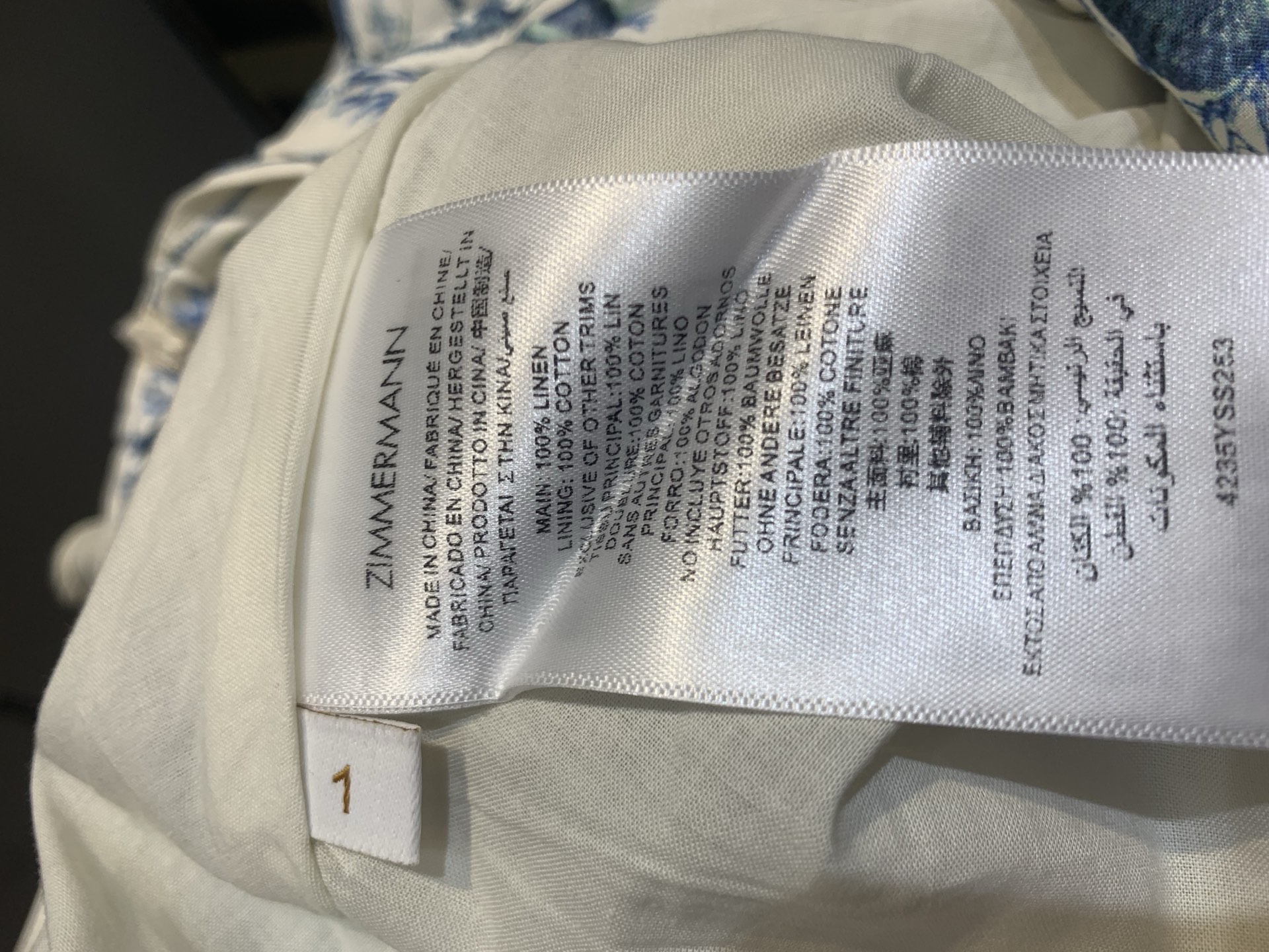 新款🔥出货啦📢 原版开发 ZM春夏新款时髦复古青花瓷印花半裙，灵感源自传统瓷器艺术，东方韵味满满。轻薄面