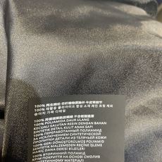 新款🆕 原版开发 Prad*春夏新款时髦复古三角标蕾丝花边吊带裙,采用经典尼龙面料,轻盈有光泽,搭配精致 新款🆕 原版开发 Prad*春夏新款时髦复古三角标蕾丝花边吊带裙,采用经典尼龙面料,轻盈有光泽,搭配精致