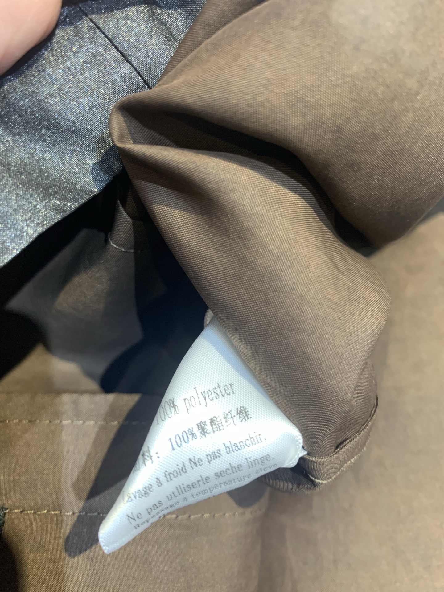 新款🔥出货啦📢 ICICLE之禾香云纱连帽马甲，采用非遗莨绸工艺，桑蚕丝为基底，薯莨液浸染+河泥封存+日