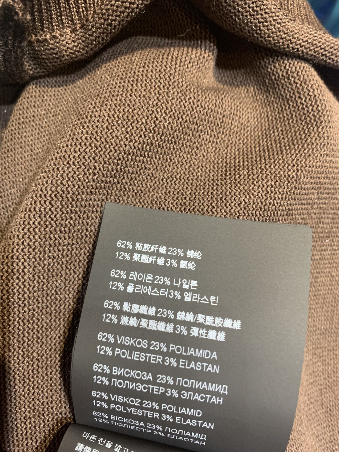 新款🆕 原版开发 Miumi*春夏新款时髦百搭黑标针织抹胸。柔软贴肤面料，夏天穿超舒服！简约设计+品牌织