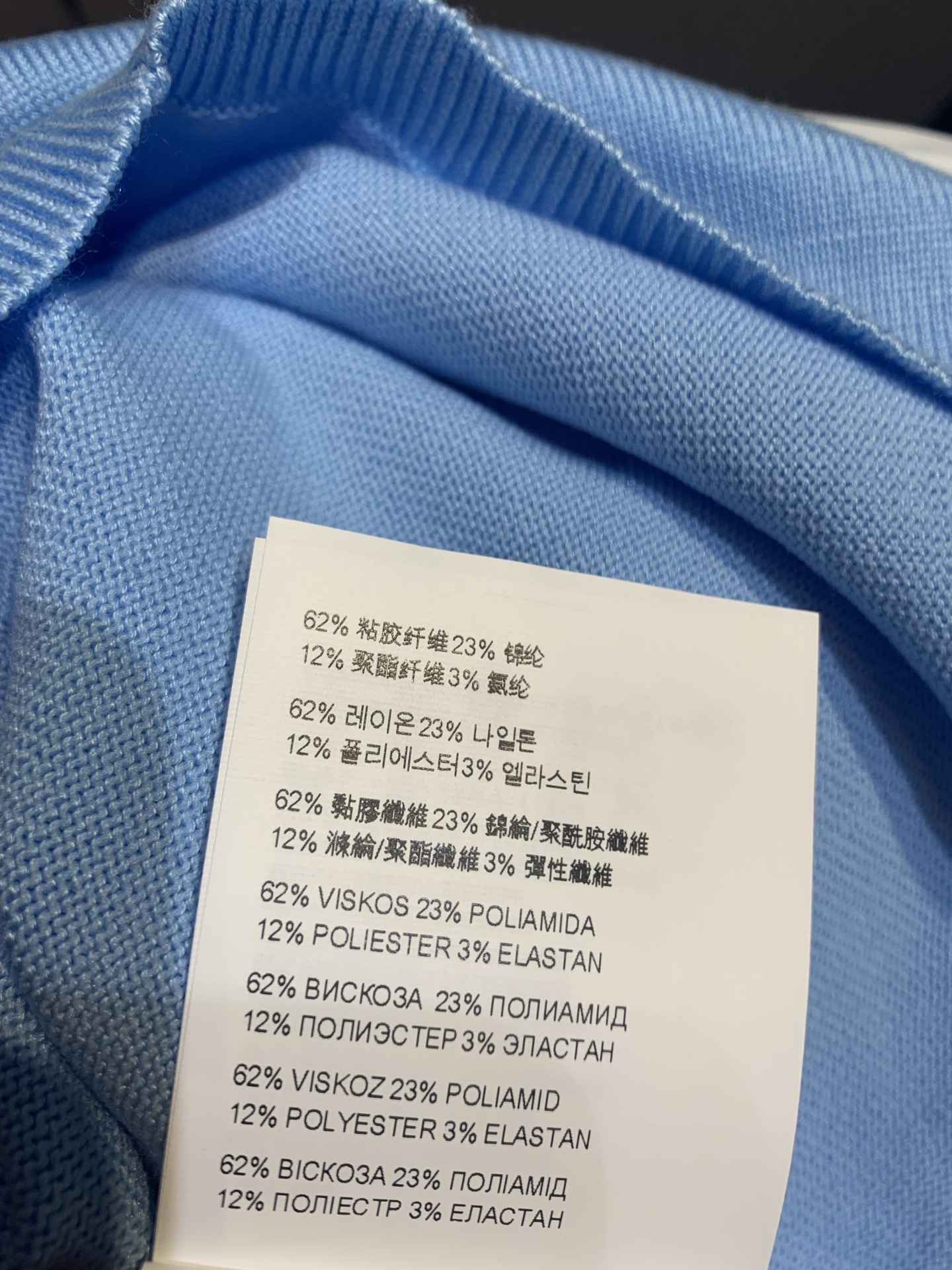 新款🆕 原版开发 Miumi*春夏新款时髦百搭黑标针织抹胸。柔软贴肤面料，夏天穿超舒服！简约设计+品牌织