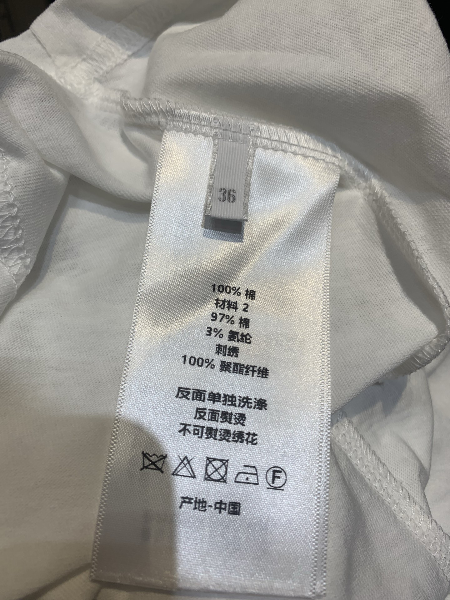 新款🆕 原版开发 CD春夏新款时髦百搭徽章logo短袖T恤，正面蓝色印花超吸睛，椭圆徽章+蝴蝶结+品牌标
