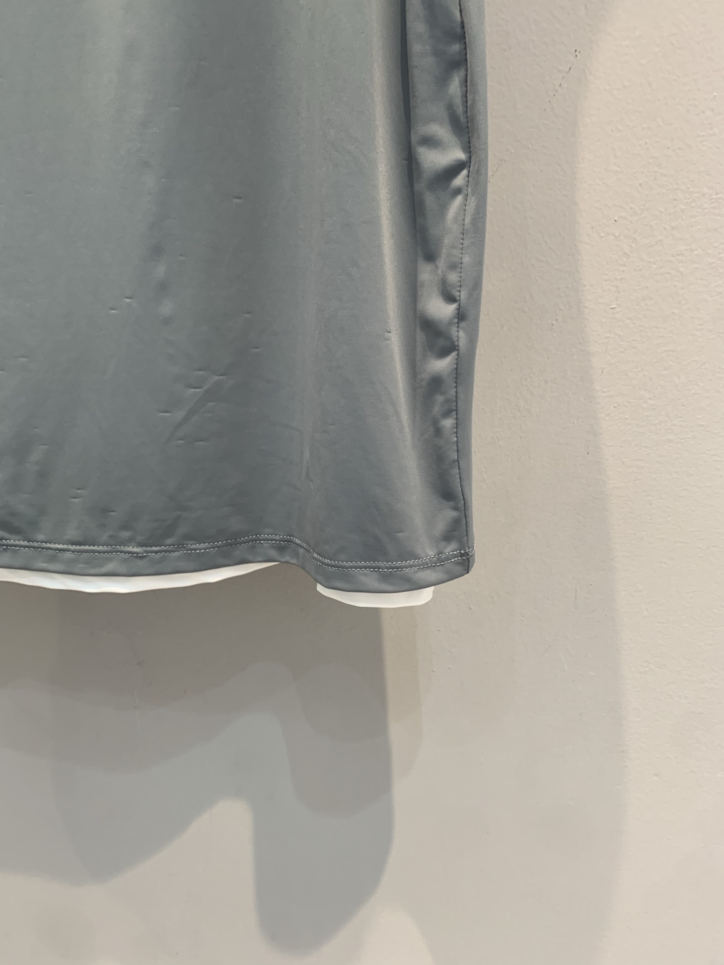 新款🆕 原版开发 Miumi*春夏新款时髦复古假两件背心裙，灰色主调+白色边，叠穿感满满！柔软贴身面料，
