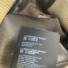 新款🔥出货啦📢 原版开发 Miumi*早秋新款时髦复古撞色边运动夹克,深棕+米白撞色,低饱和大地色系超有 新款🔥出货啦📢 原版开发 Miumi*早秋新款时髦复古撞色边运动夹克,深棕+米白撞色,低饱和大地色系超有
