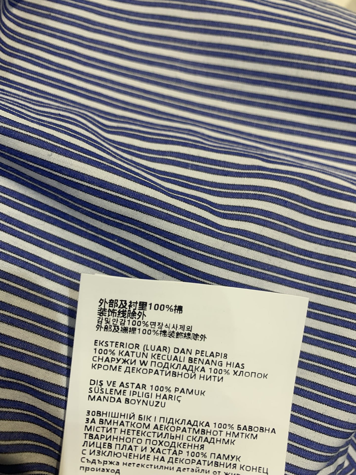 新款🔥出货啦📢 原版开发 Miumi*春夏新款时髦百搭蓝白条纹衬衫，经典竖条纹设计，棉质面料透气舒适，日