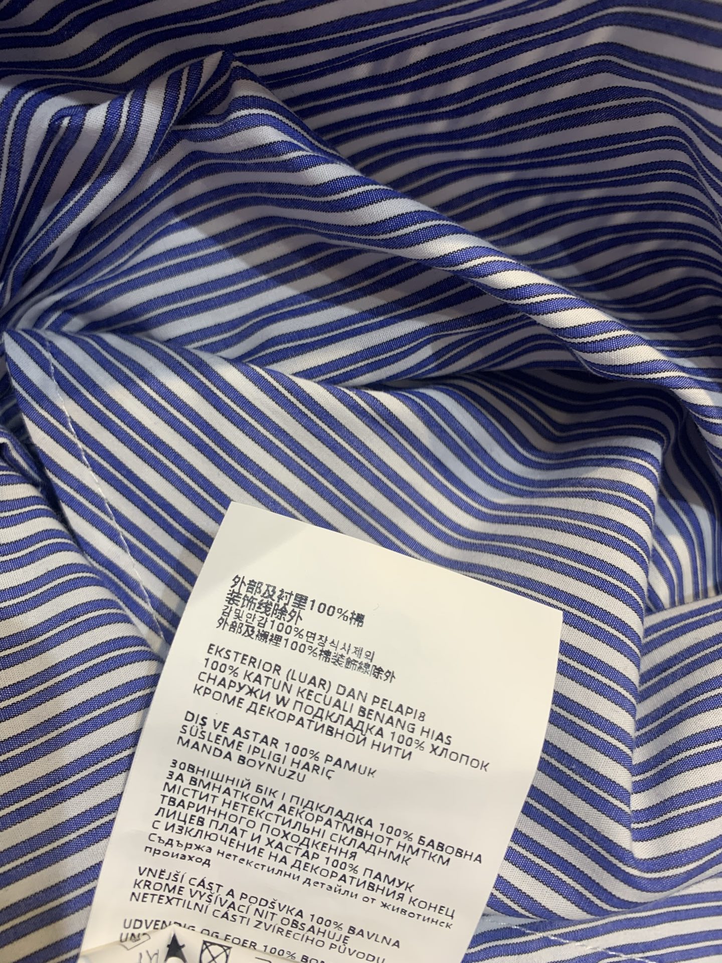 新款🔥出货啦📢 原版开发 Miumi*春夏新款时髦百搭蓝白竖条纹府绸连衣裙，无袖设计+U型领口，胸前纽扣