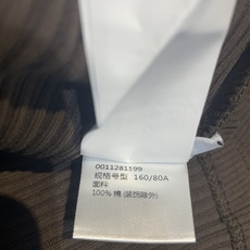 新款🔥出货啦📢 原版开发 Loew*春夏新款时髦复古工装背心裙。采用深棕罗纹针织,贴合身形,简约又有细节 新款🔥出货啦📢 原版开发 Loew*春夏新款时髦复古工装背心裙。采用深棕罗纹针织,贴合身形,简约又有细节