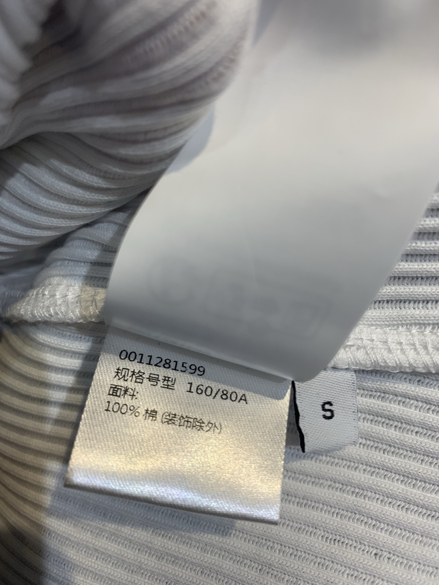 新款🔥出货啦📢 原版开发 Loew*春夏新款时髦复古金属扣工装背心，竖坑条高弹针织面料，柔软亲肤，贴合身